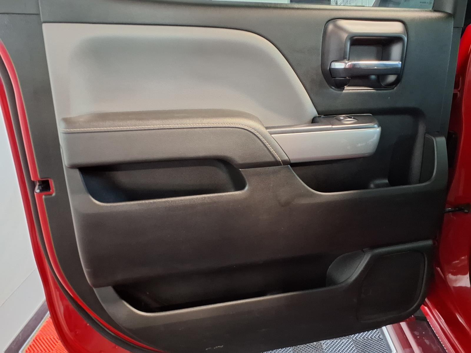 2015 Chevrolet Silverado 2500HD LTZ - Victory Red exterior view 14