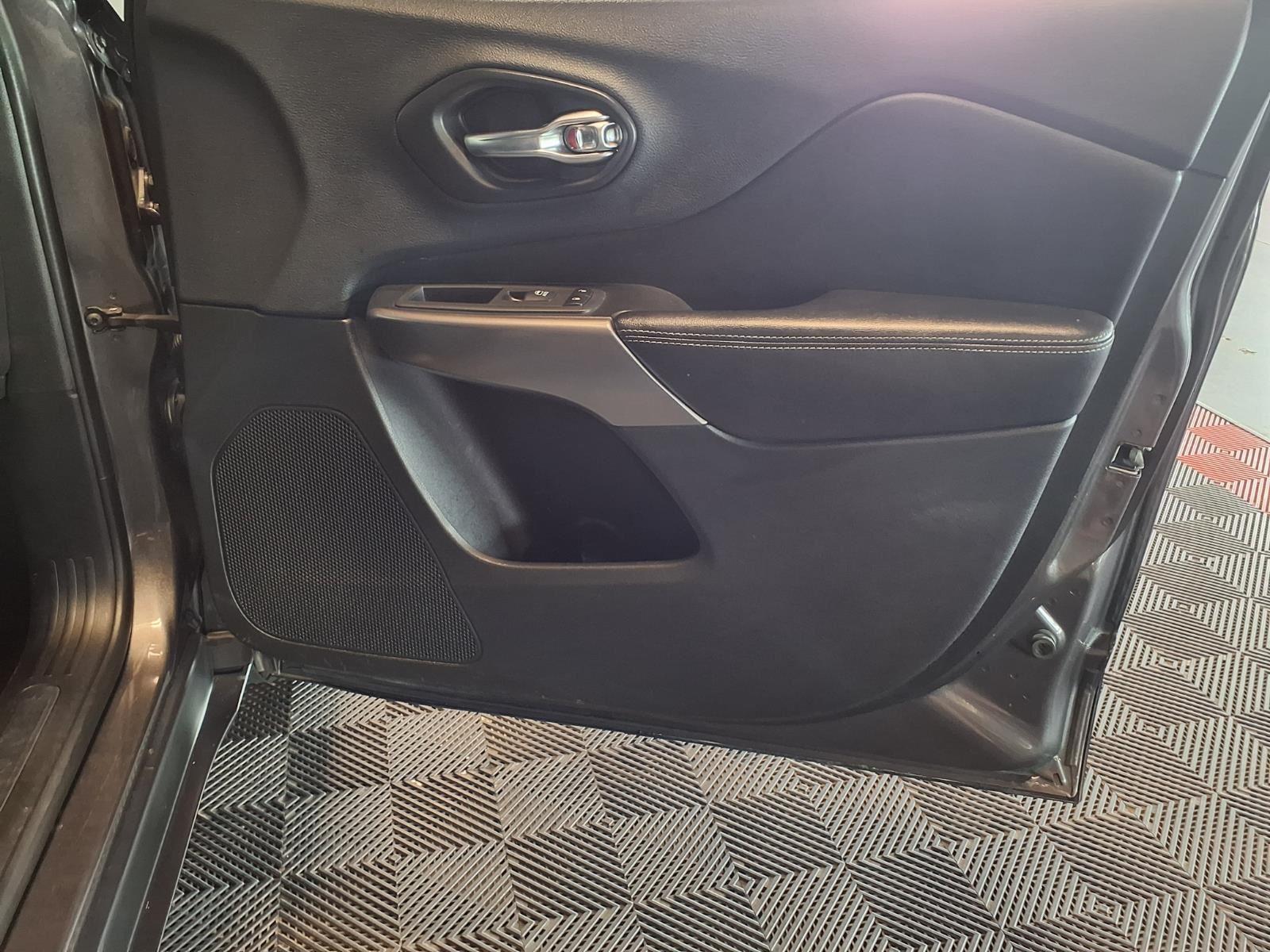 2019 Jeep Cherokee Limited - Granite Crystal Metallic Clearcoat exterior view 12