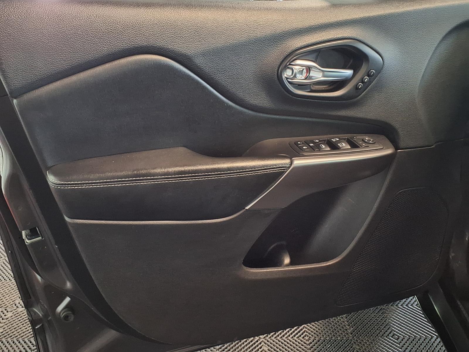 2019 Jeep Cherokee Limited - Granite Crystal Metallic Clearcoat exterior view 17