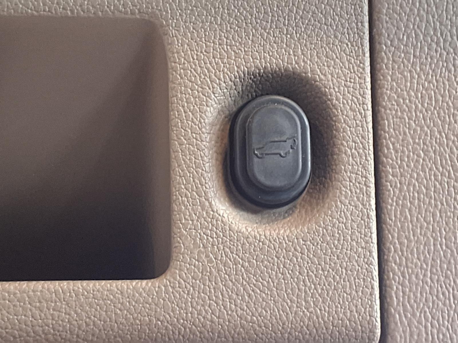 2016 GMC Yukon SLT - White Frost Tricoat exterior view 7