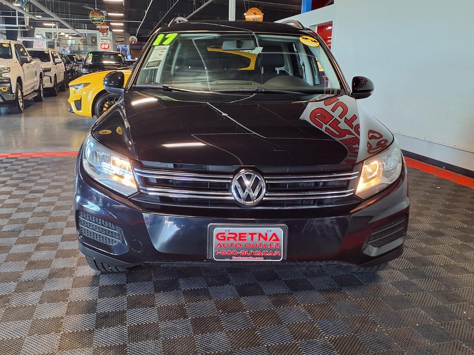 2017 Volkswagen Tiguan Limited - Deep Black Pearl Metallic exterior view 3