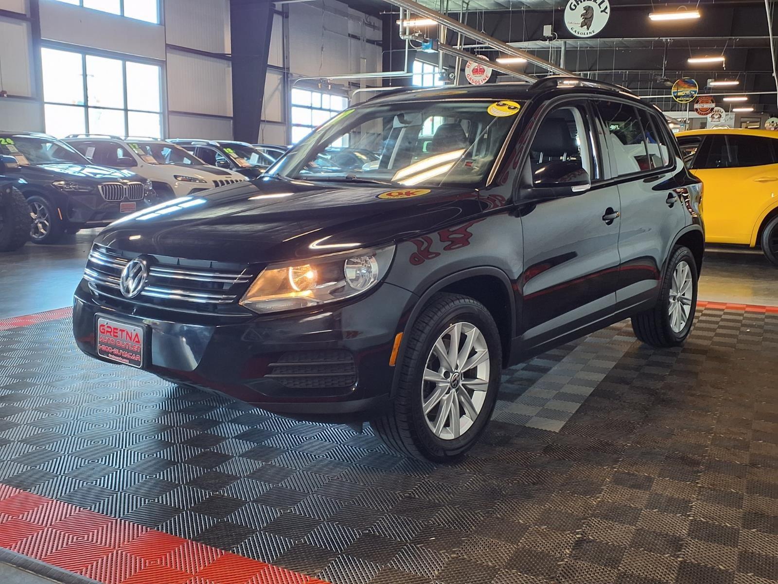 2017 Volkswagen Tiguan Limited - Deep Black Pearl Metallic exterior view 4