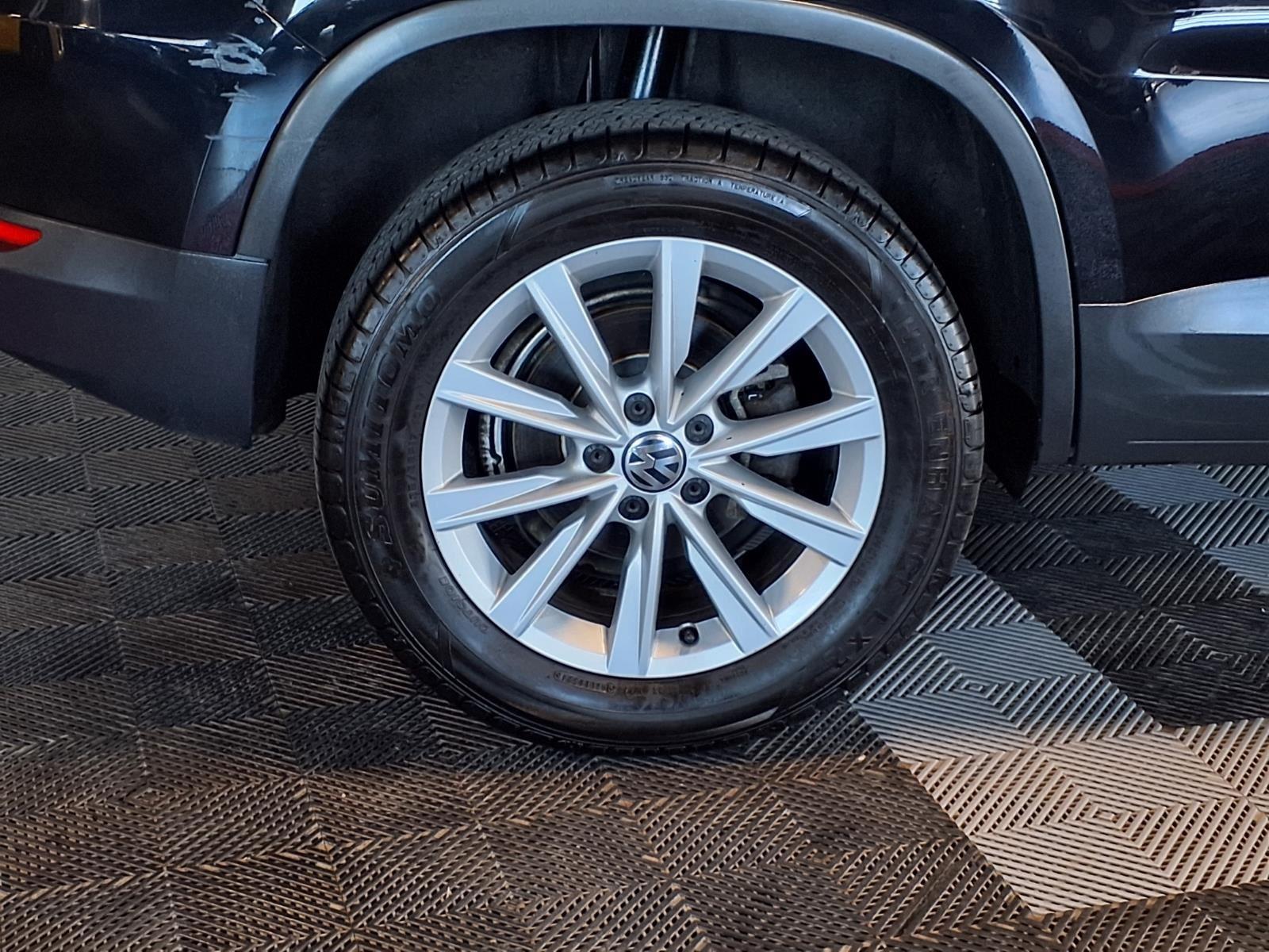 2017 Volkswagen Tiguan Limited - Deep Black Pearl Metallic exterior view 9