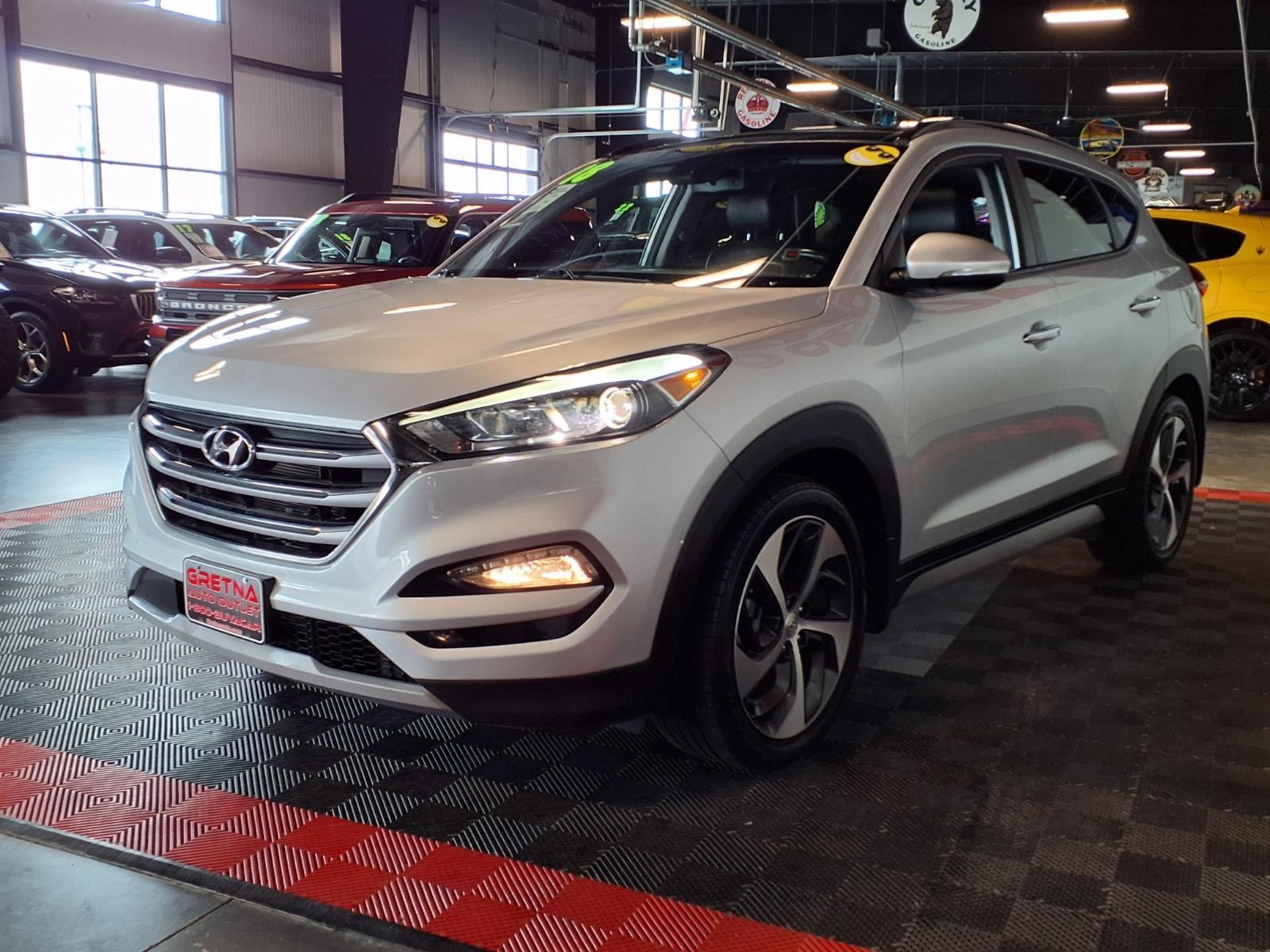 2018 Hyundai Tucson Limited - Molten Silver exterior view 4