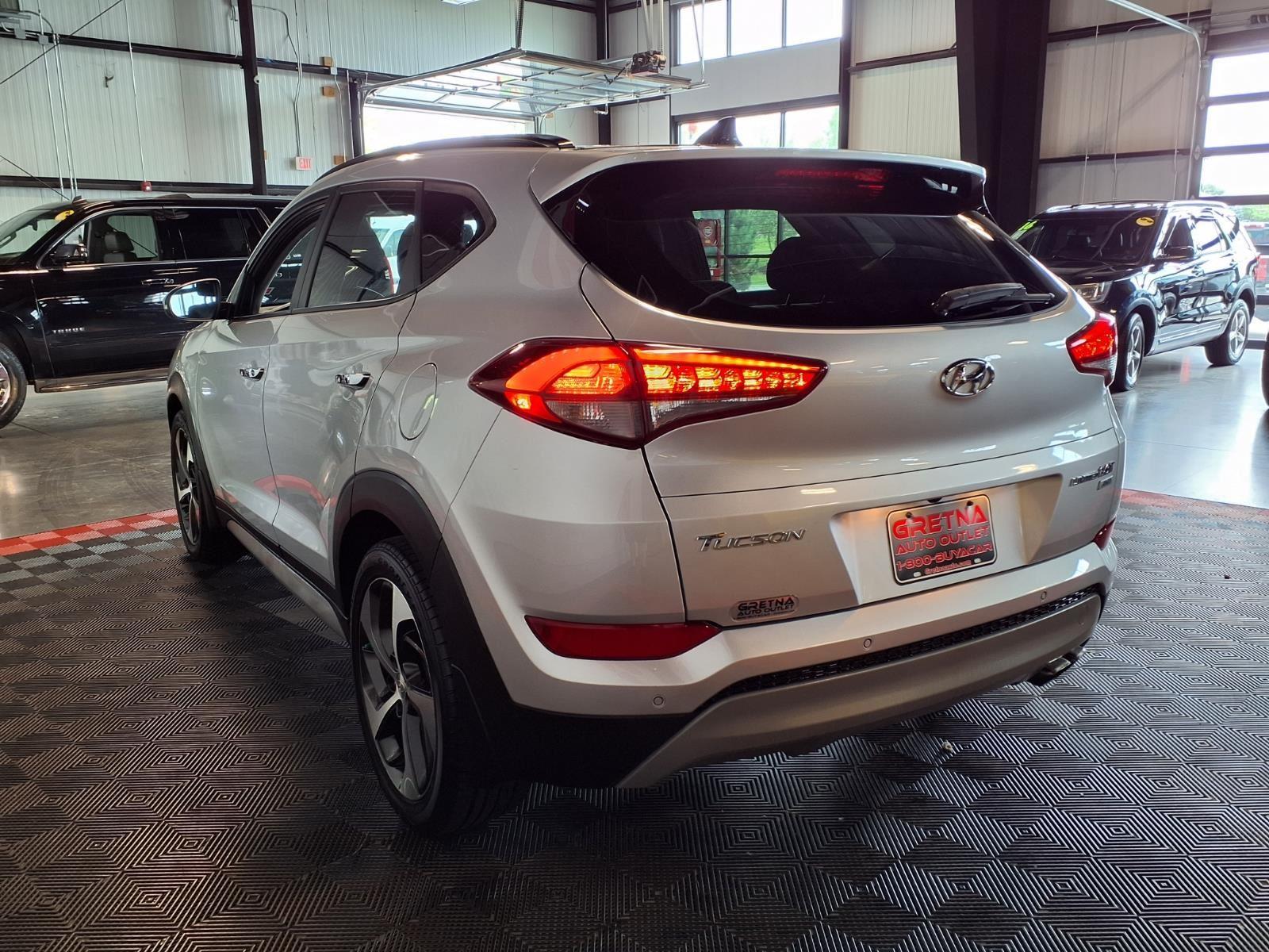 2018 Hyundai Tucson Limited - Molten Silver exterior view 5