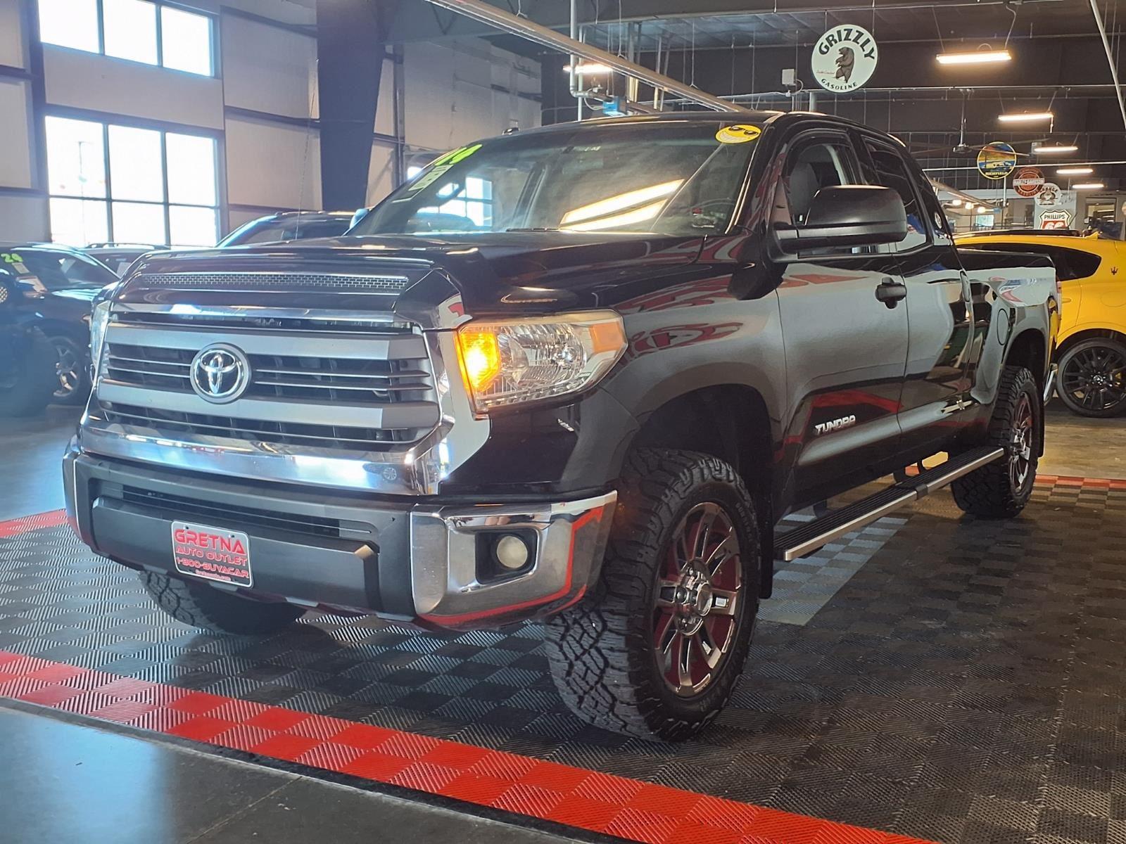 2014 TOYOTA TUNDRA - Black exterior view 3
