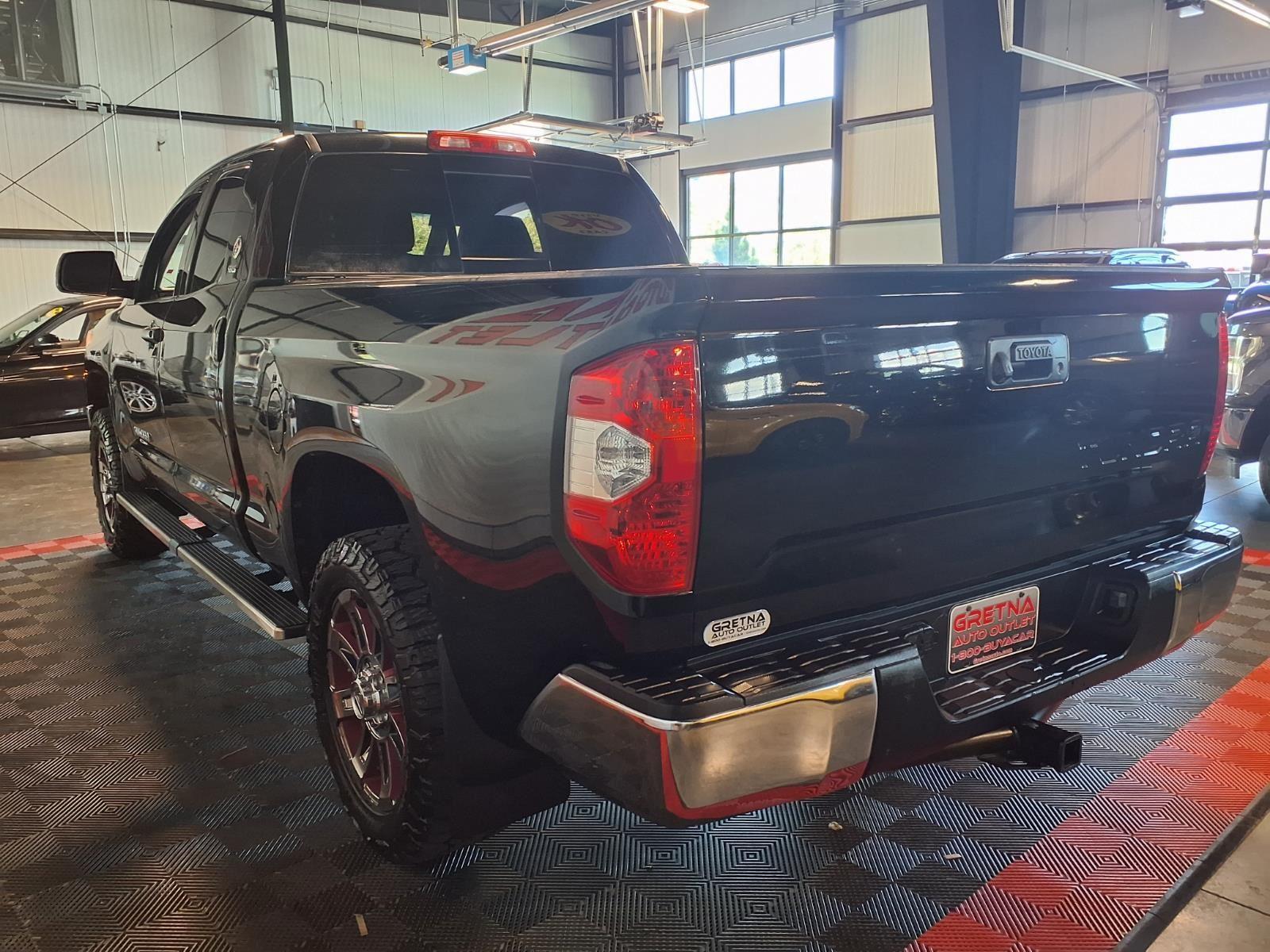 2014 TOYOTA TUNDRA - Black exterior view 4