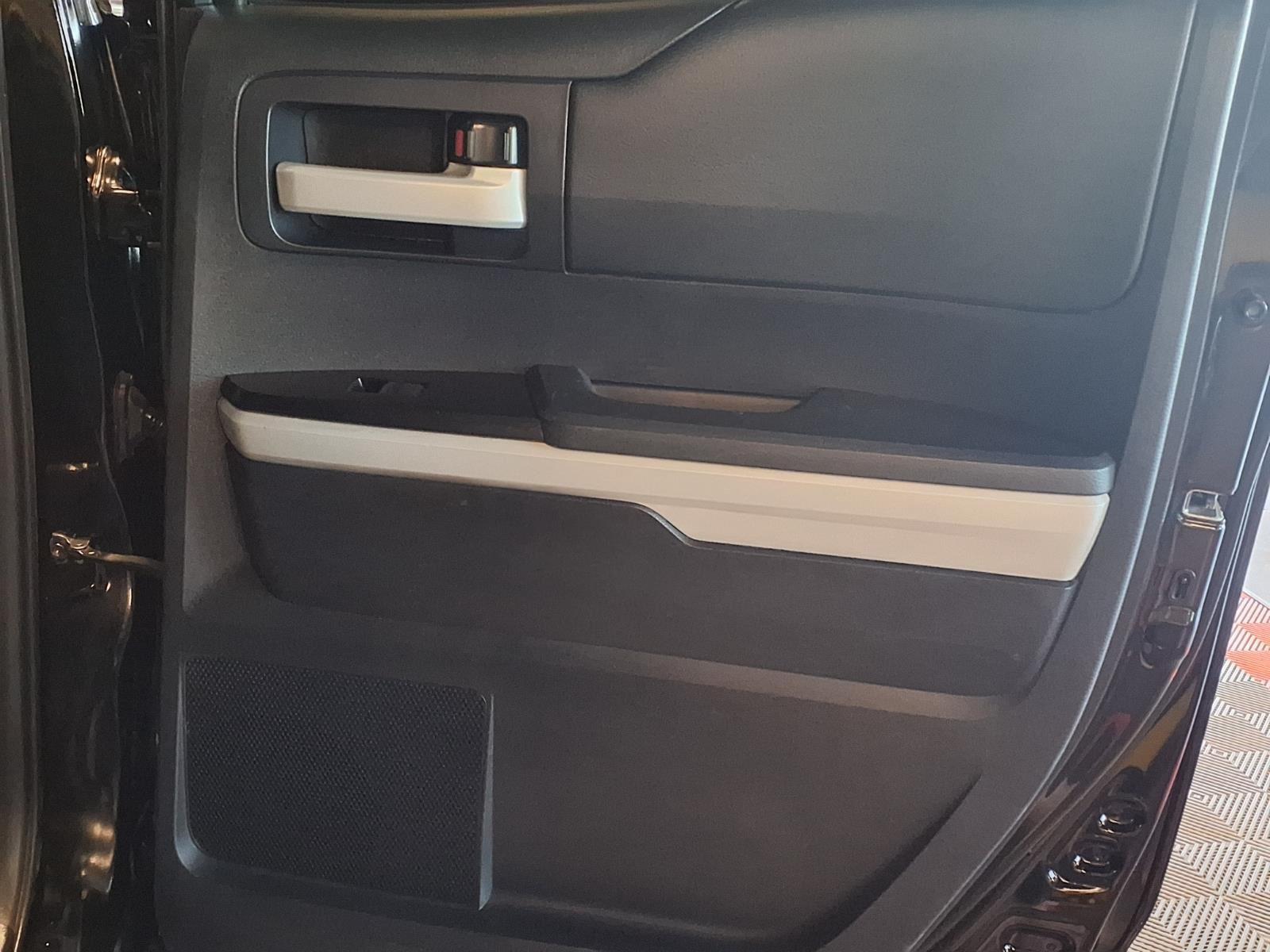 2014 TOYOTA TUNDRA - Black exterior view 9