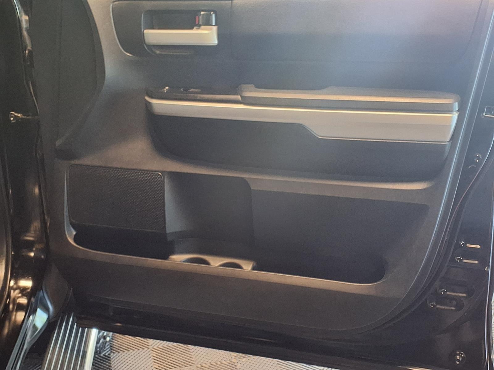 2014 TOYOTA TUNDRA - Black exterior view 11