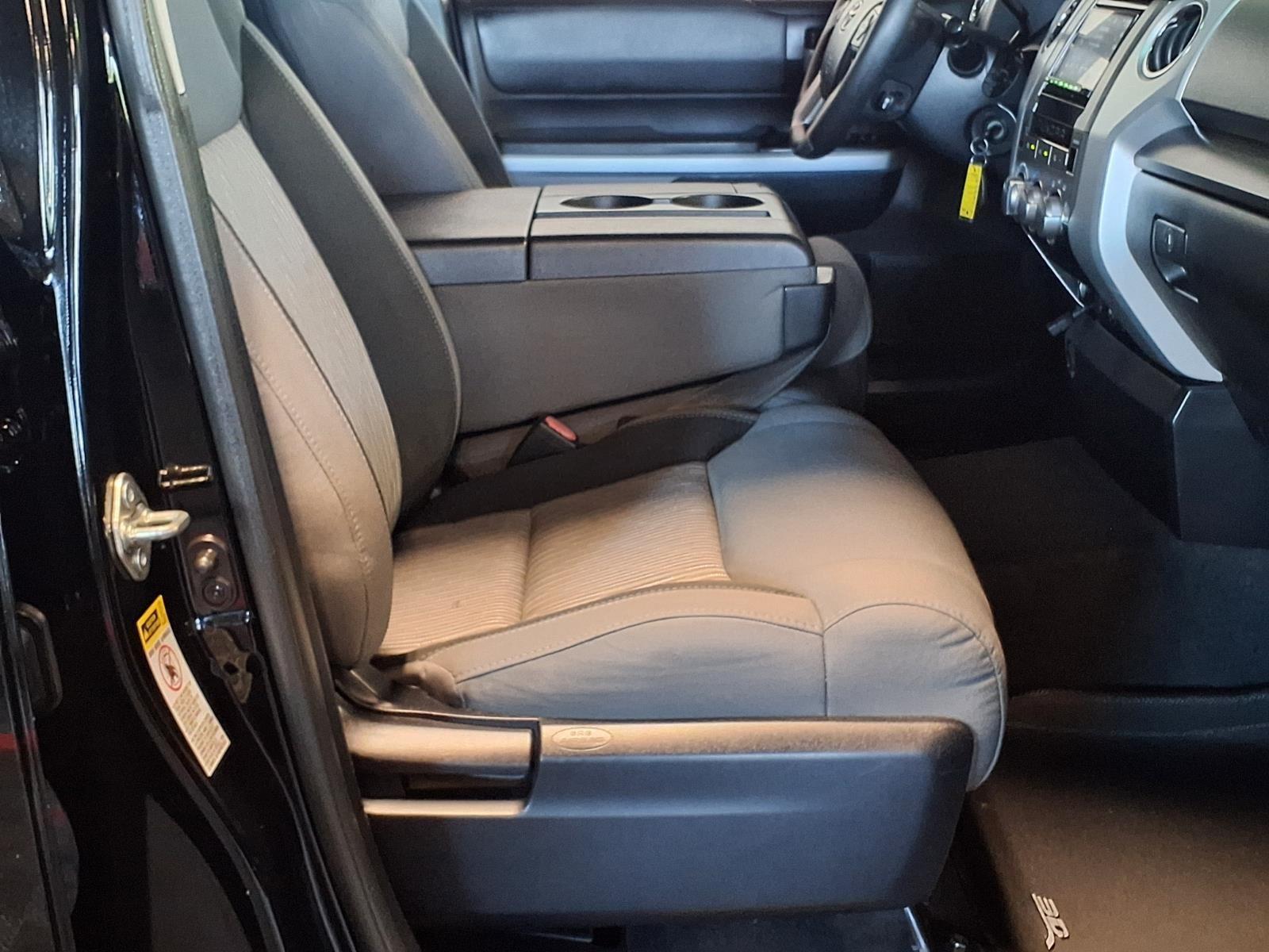 2014 TOYOTA TUNDRA - Black exterior view 12