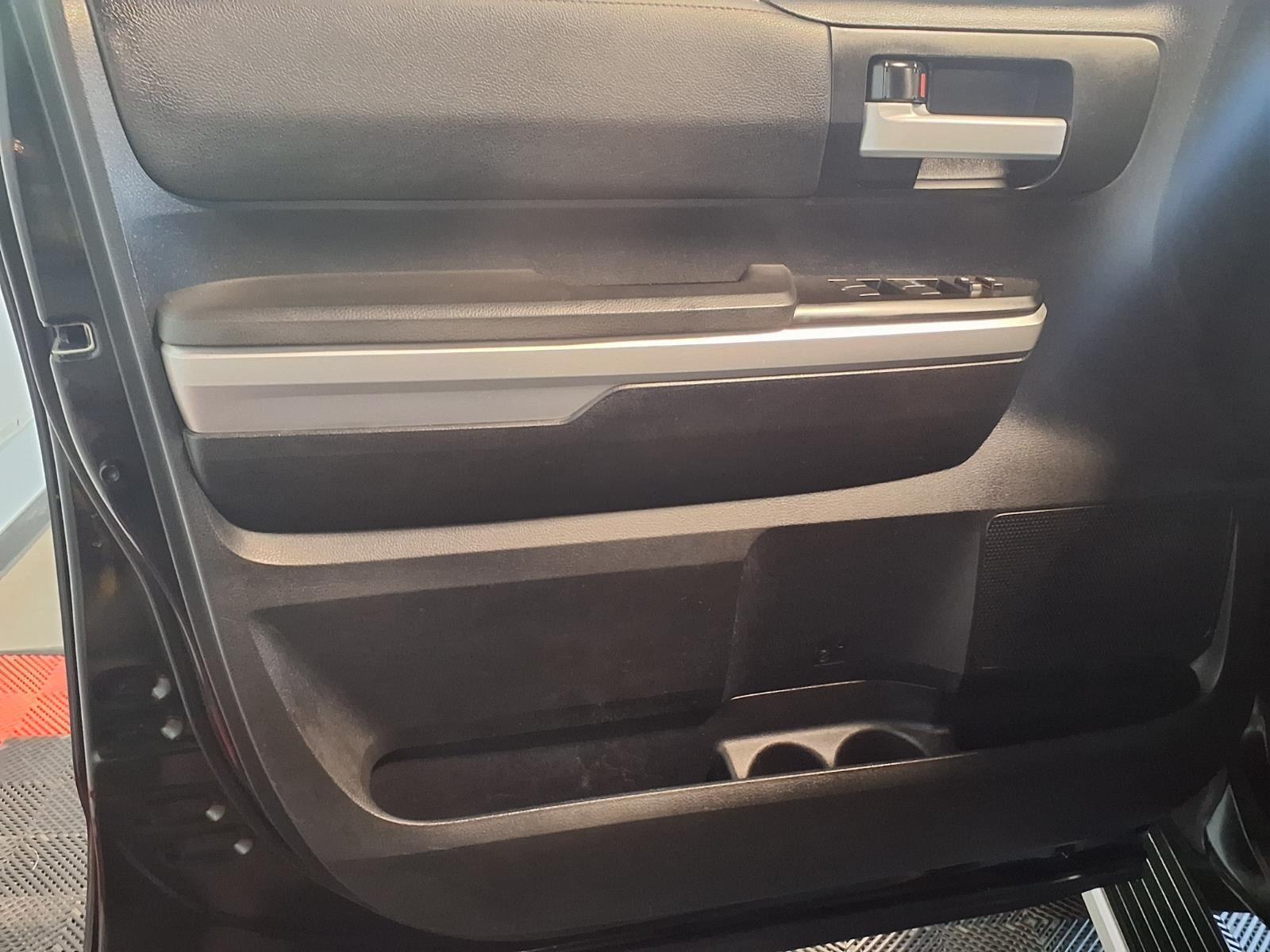 2014 TOYOTA TUNDRA - Black exterior view 16