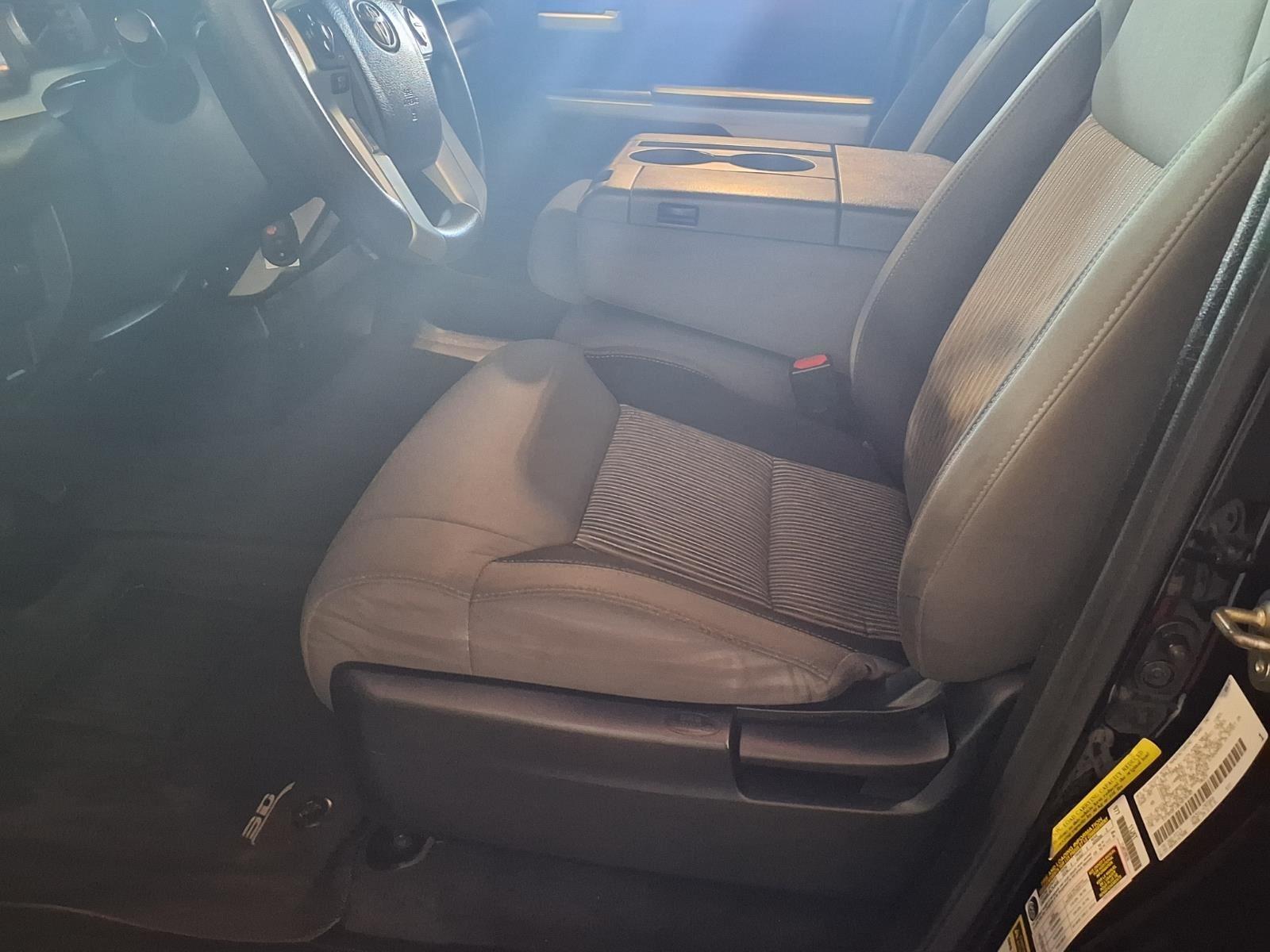 2014 TOYOTA TUNDRA - Black exterior view 17