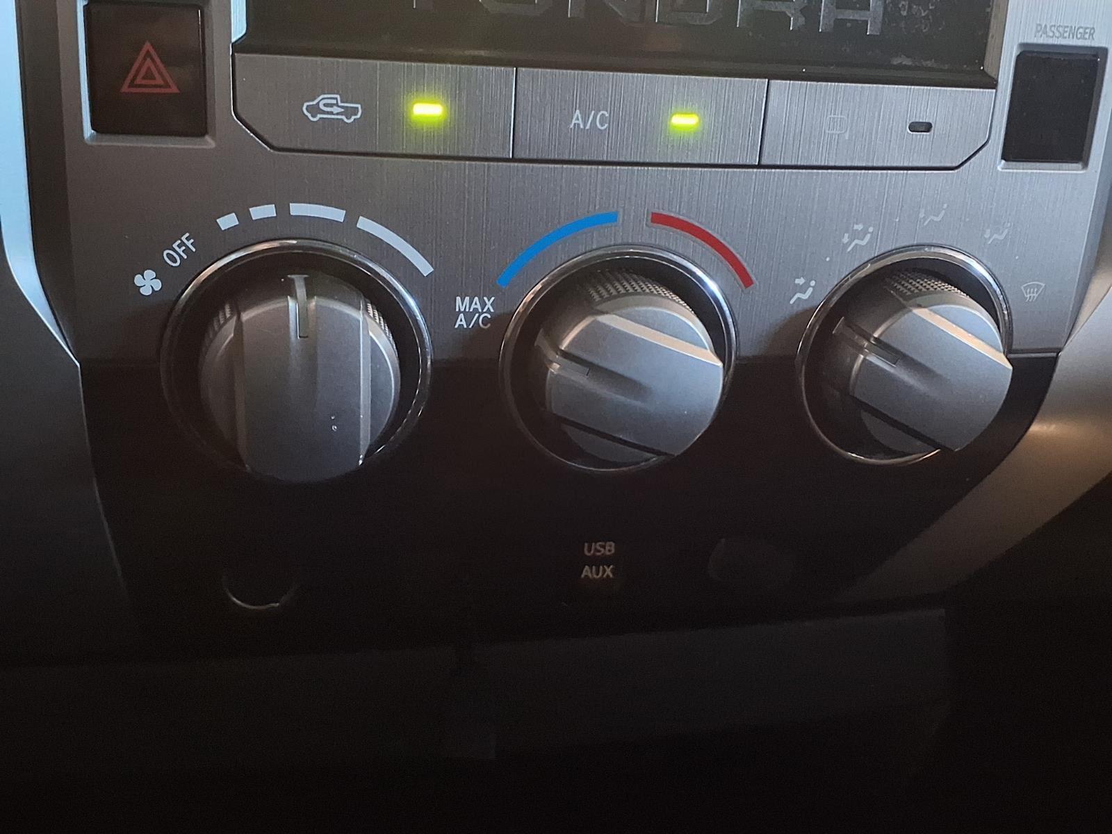 2014 TOYOTA TUNDRA - Black exterior view 19