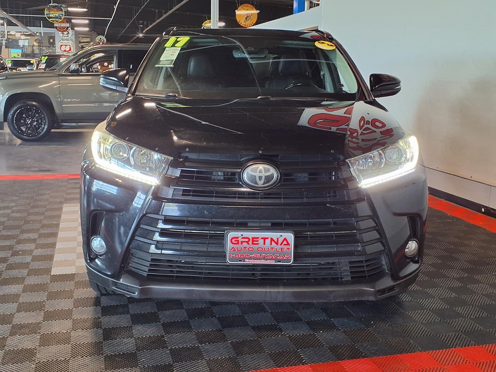 2017 TOYOTA HIGHLANDER - Midnight Black Metallic exterior view 3