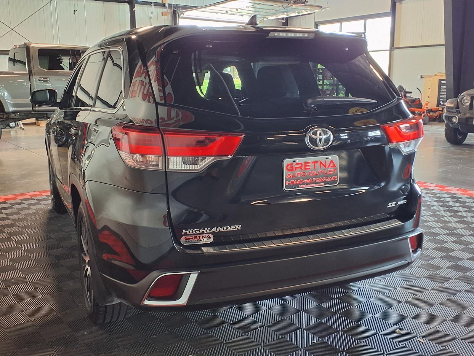 2017 TOYOTA HIGHLANDER - Midnight Black Metallic exterior view 6