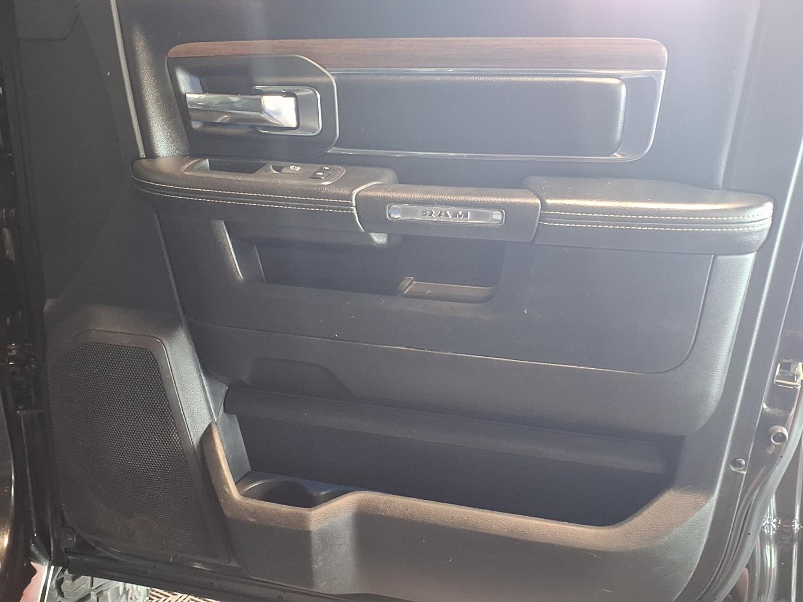2018 Ram 2500 Laramie - Brilliant Black Crystal Pearlcoat exterior view 12
