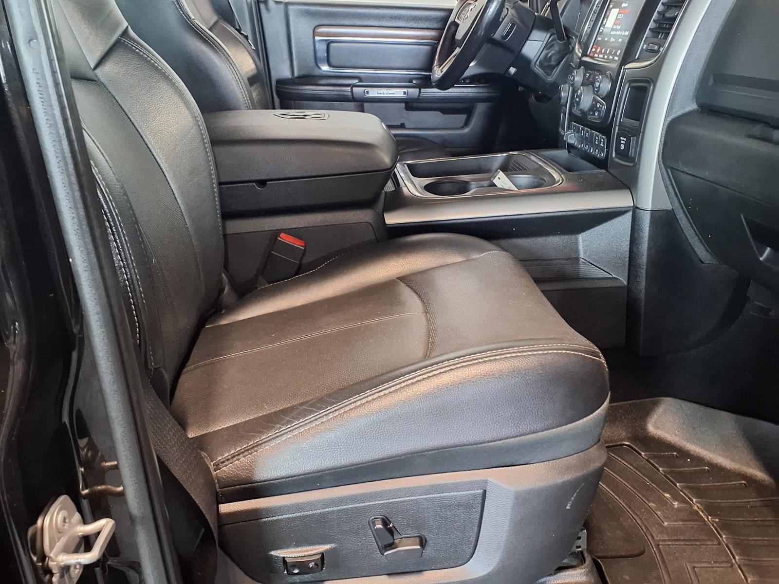 2018 Ram 2500 Laramie - Brilliant Black Crystal Pearlcoat exterior view 13
