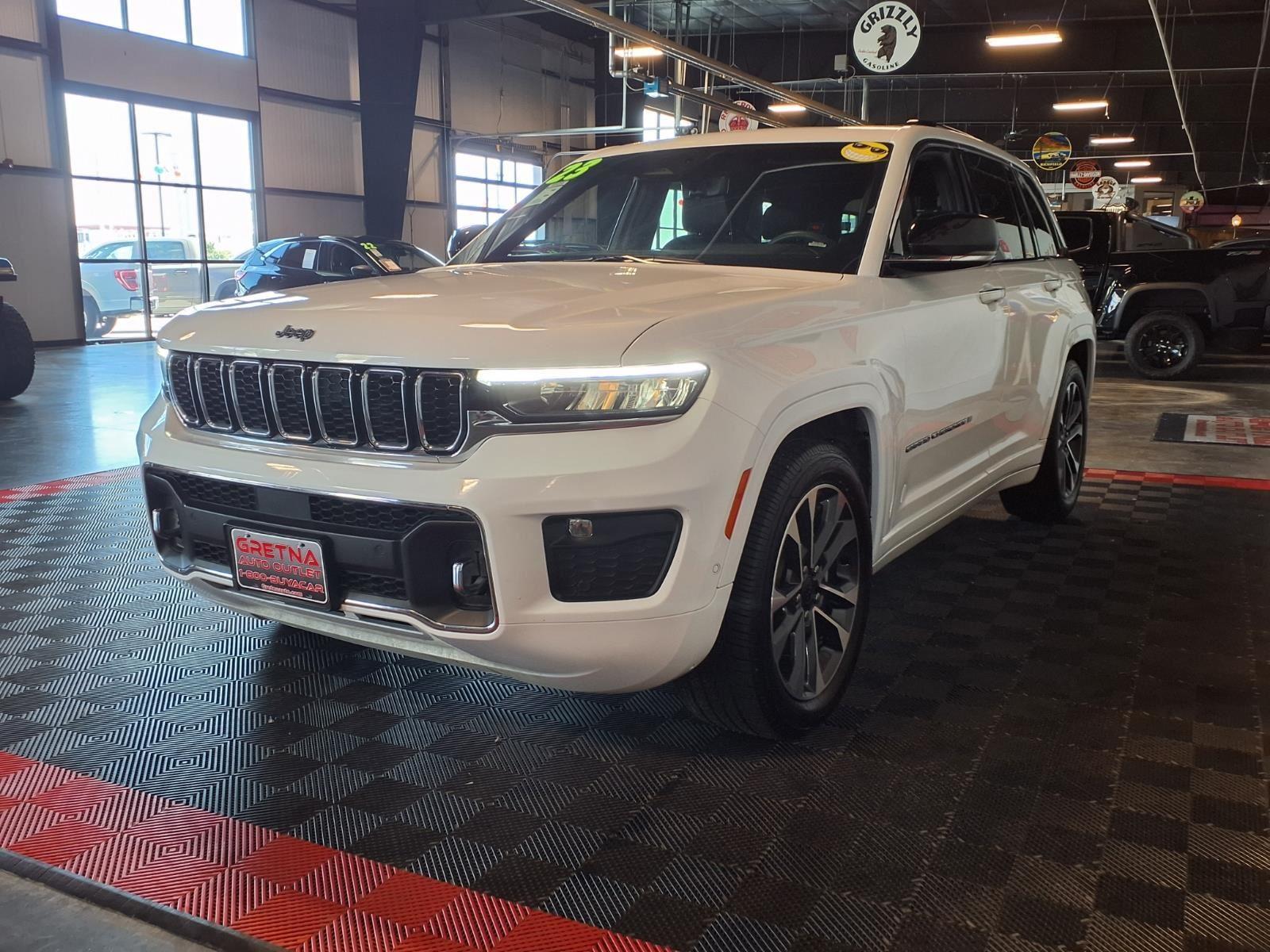 2023 Jeep Grand Cherokee Overland - Bright White Clearcoat exterior view 4