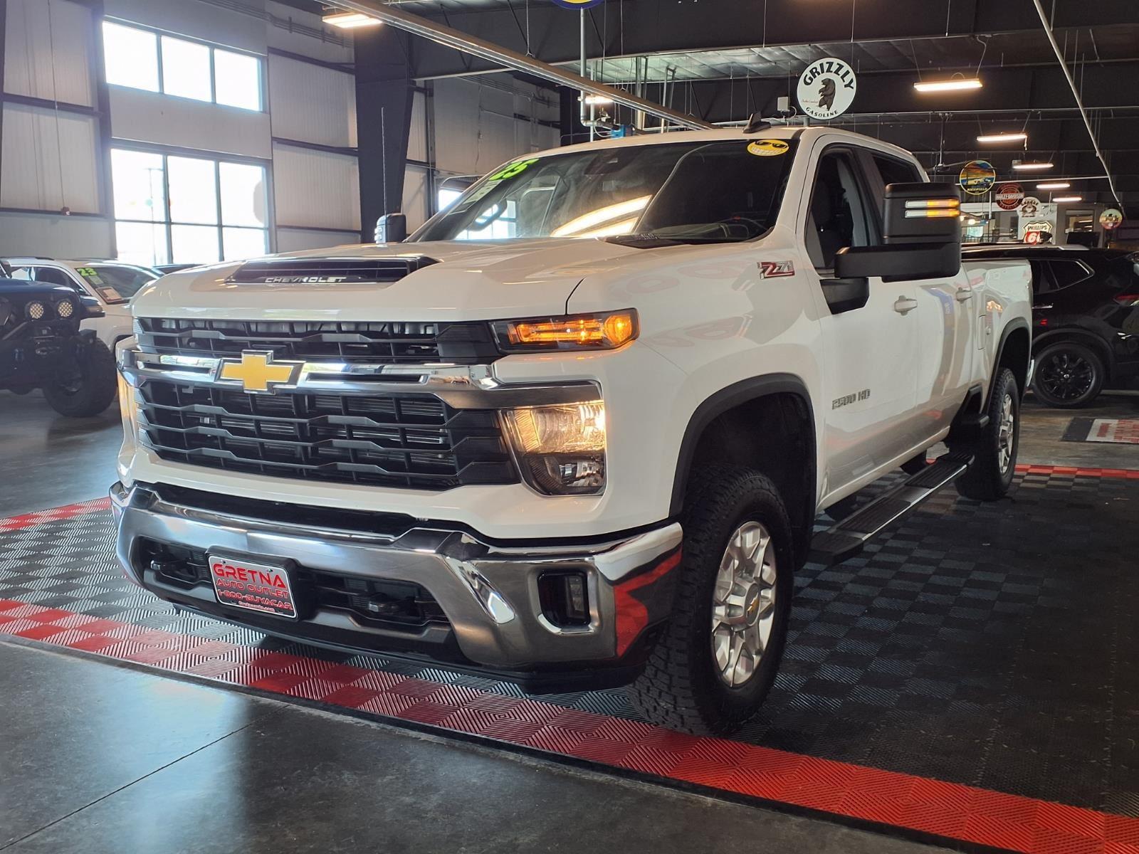 2025 Chevrolet Silverado 2500HD LT - Summit White exterior view 4