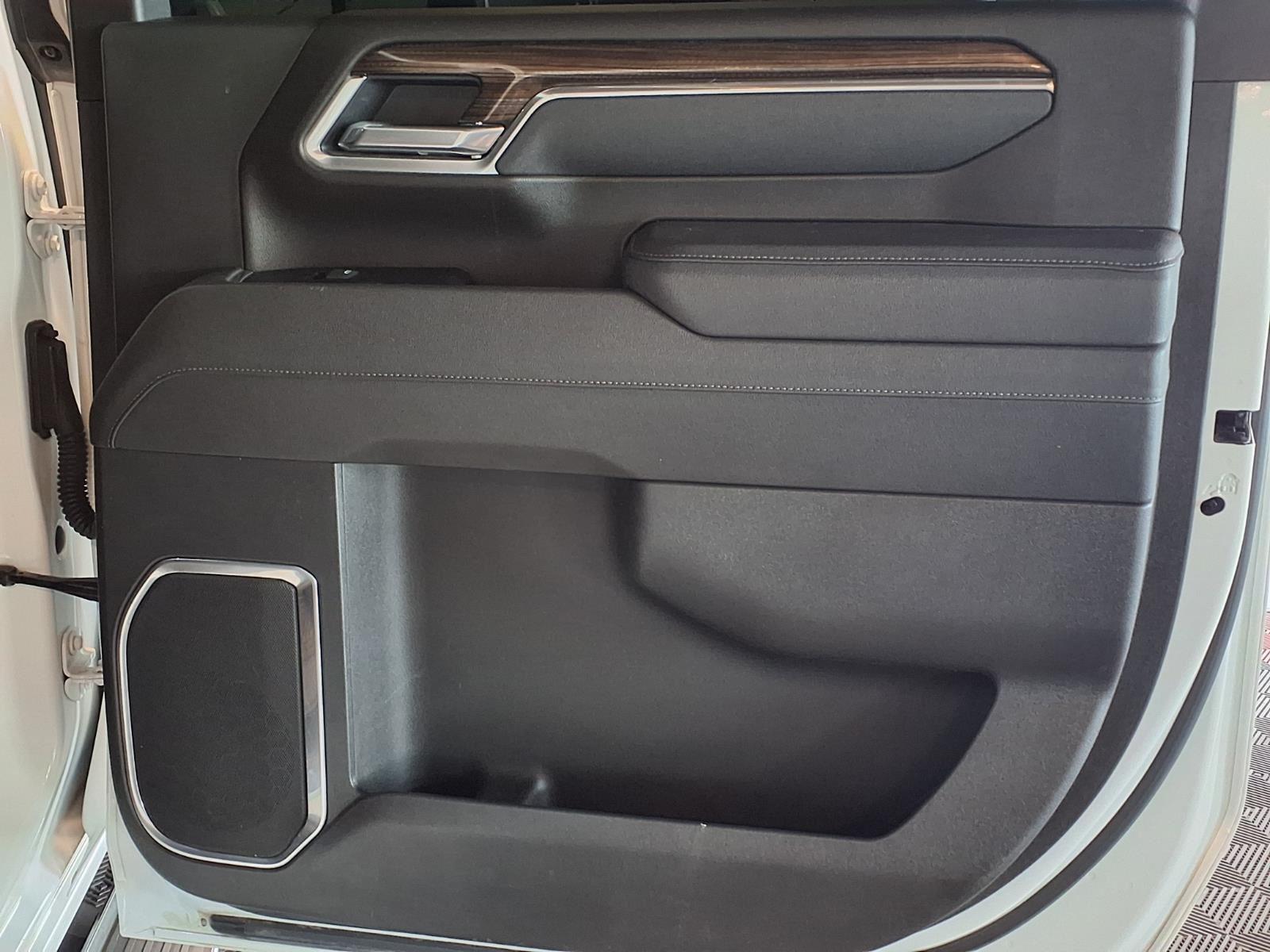 2025 Chevrolet Silverado 2500HD LT - Summit White exterior view 10
