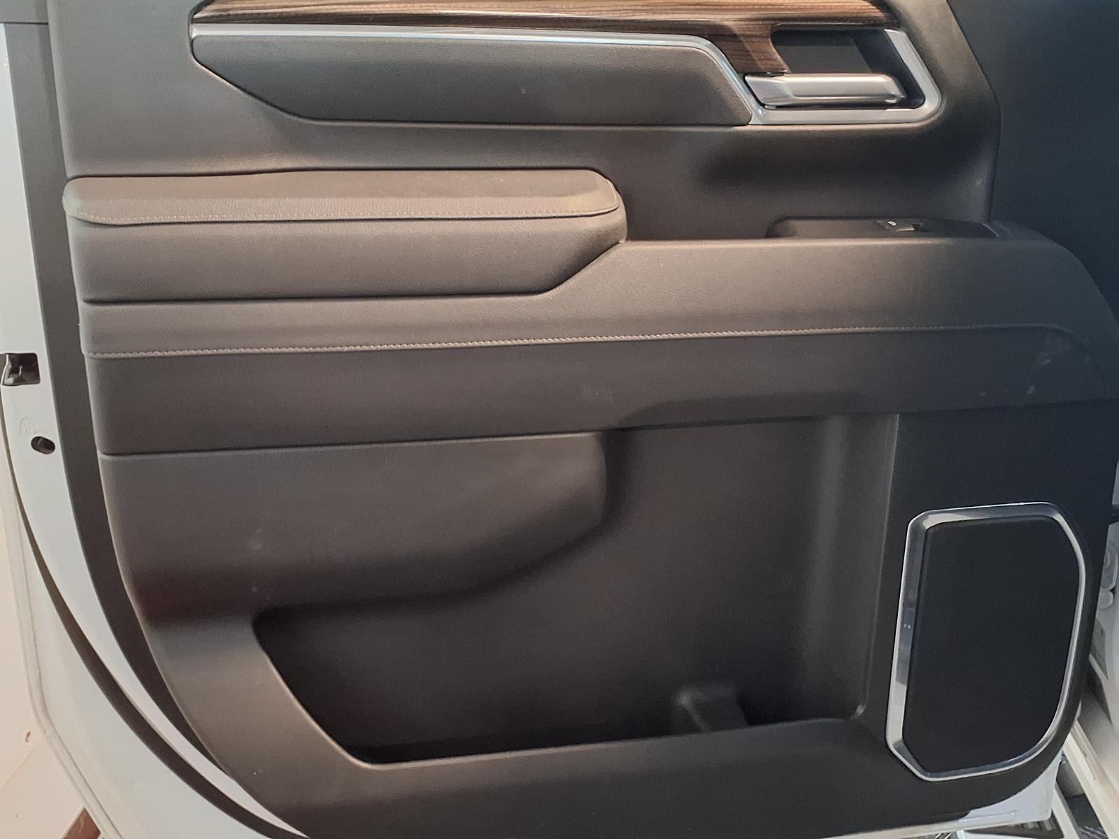 2025 Chevrolet Silverado 2500HD LT - Summit White exterior view 14