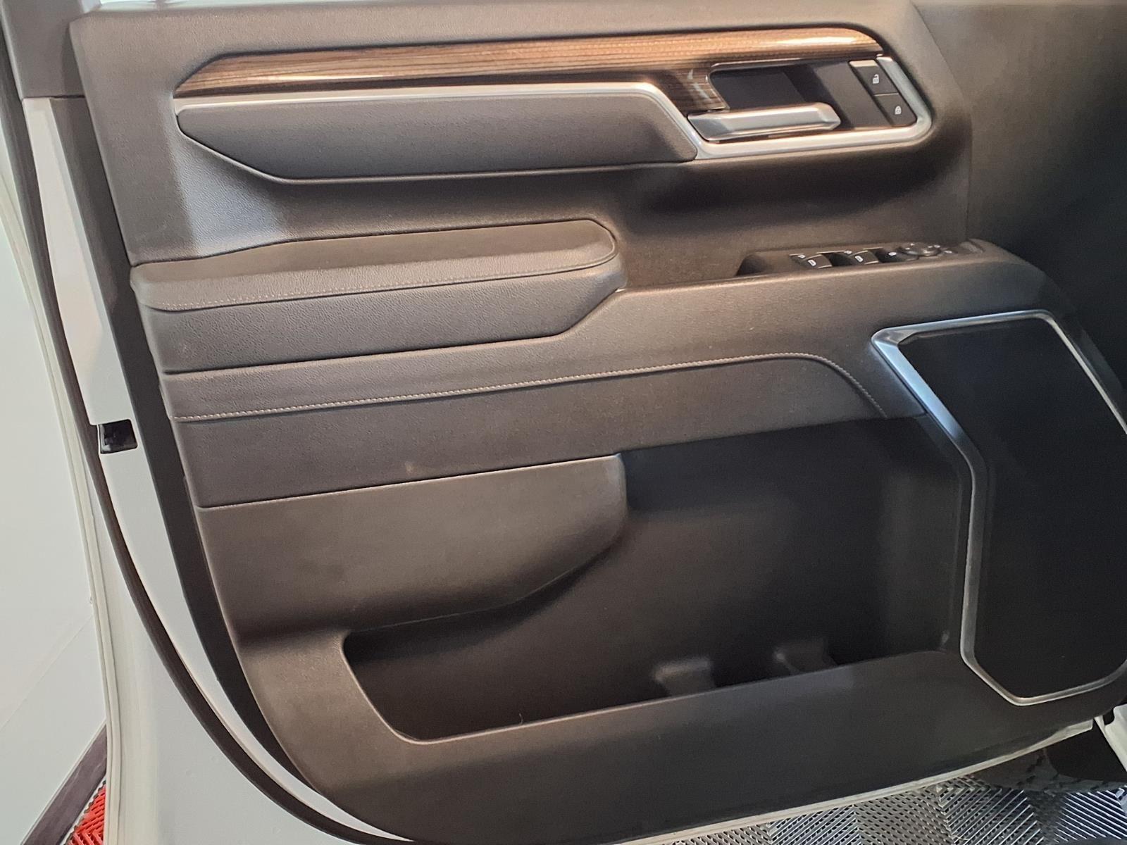 2025 Chevrolet Silverado 2500HD LT - Summit White exterior view 18