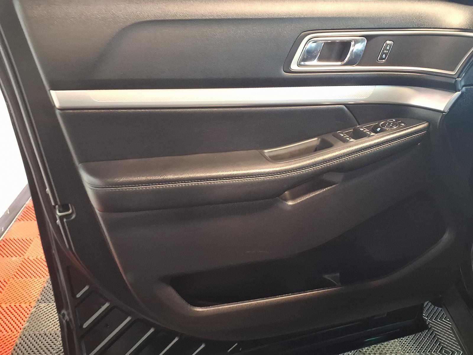 2016 FORD EXPLORER - BLACK exterior view 19