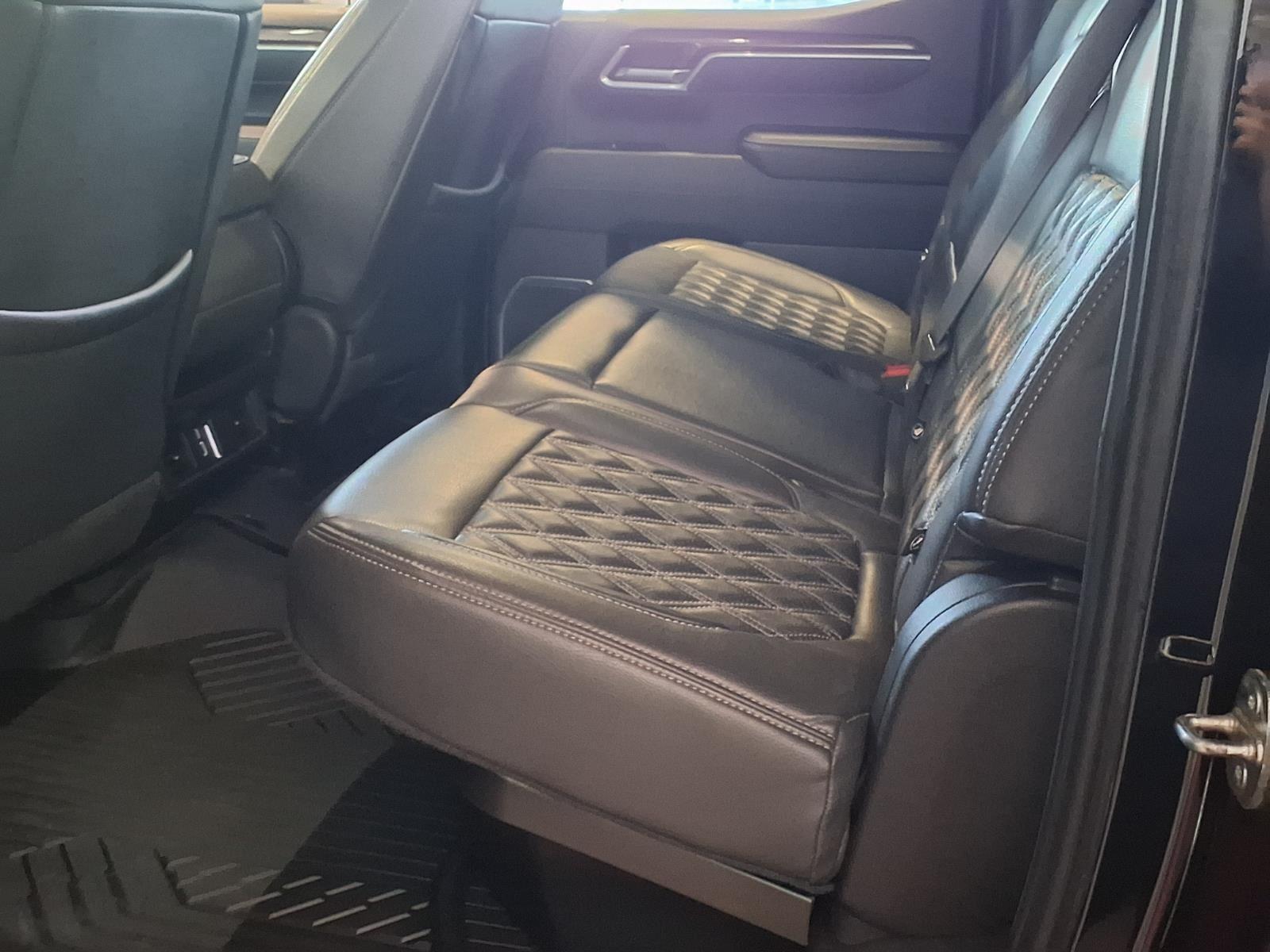 2022 Chevrolet Silverado 1500 LT - Black exterior view 14