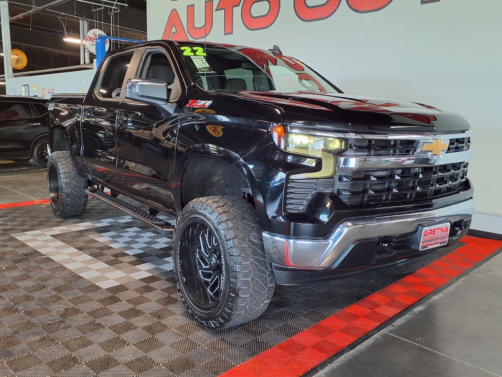 2022 Chevrolet Silverado 1500 LT - Black exterior view 2
