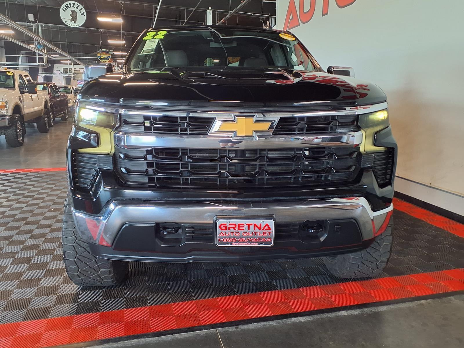 2022 Chevrolet Silverado 1500 LT - Black exterior view 3