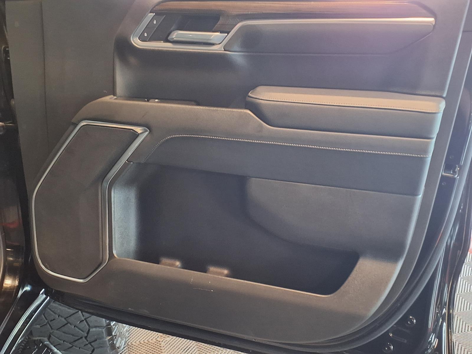 2022 Chevrolet Silverado 1500 LT - Black exterior view 11