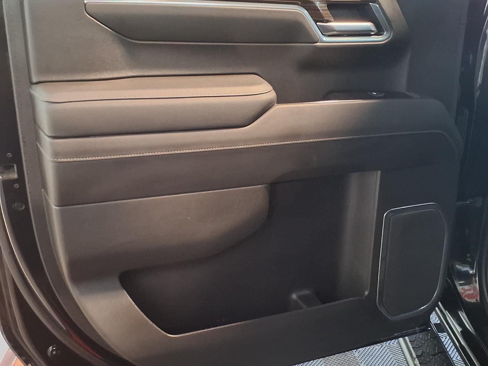 2022 Chevrolet Silverado 1500 LT - Black exterior view 13