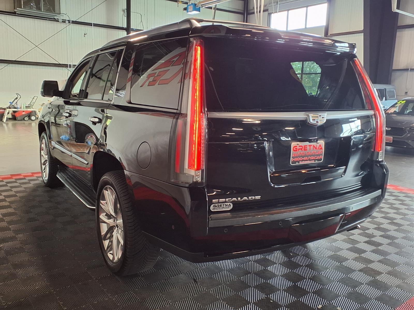 2019 Cadillac Escalade Luxury - Black Raven exterior view 5