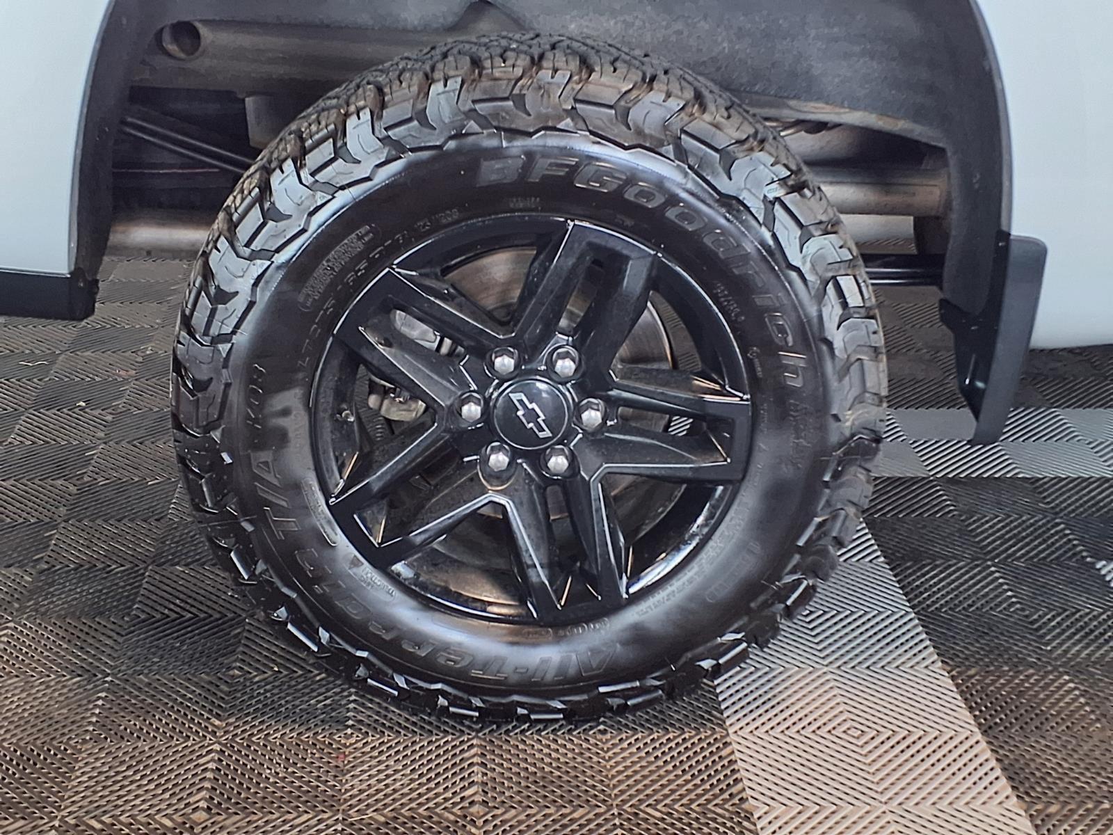 2020 Chevrolet Silverado 1500 LT Trail Boss - Silver Ice Metallic exterior view 9