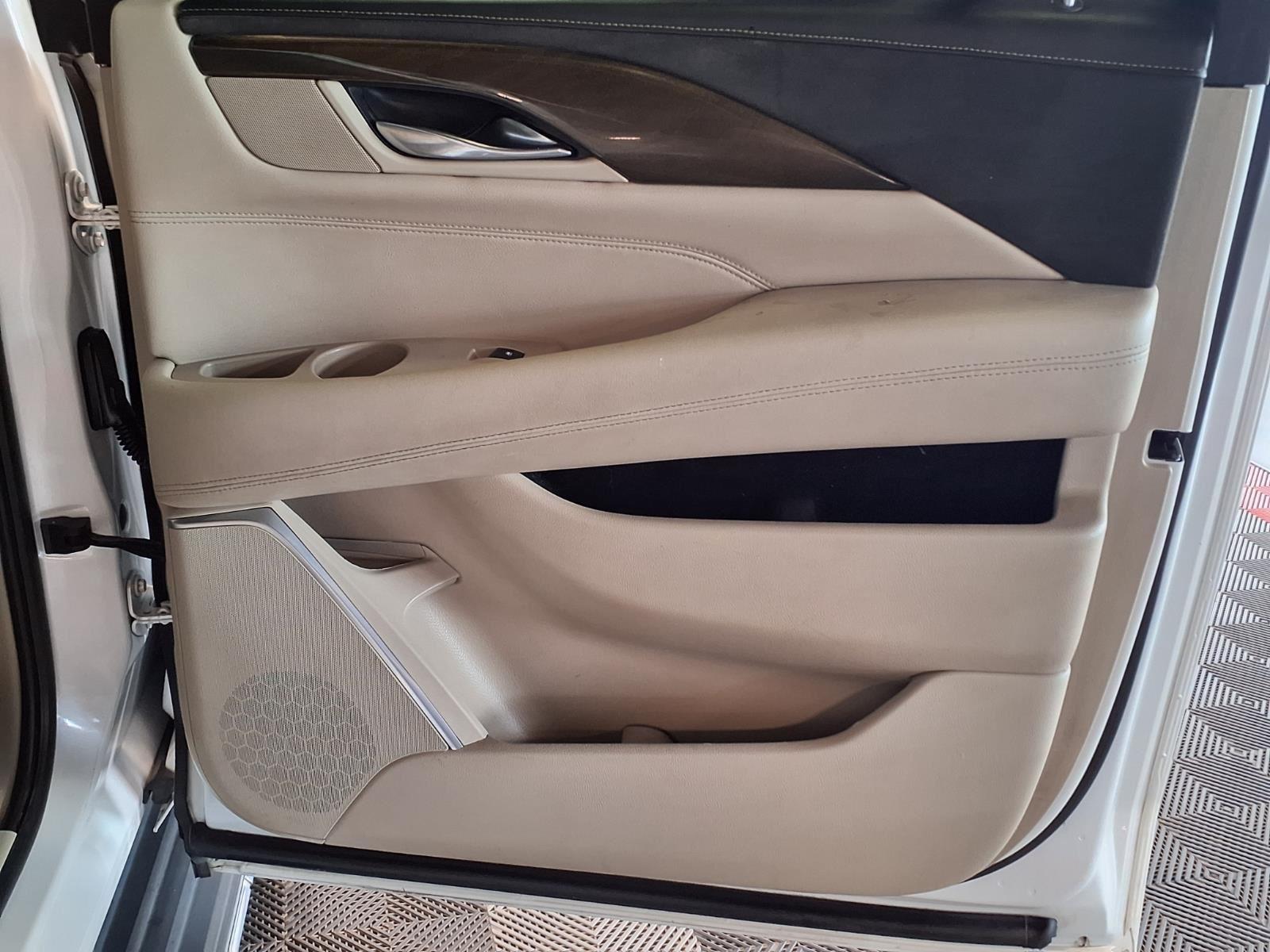 2020 Cadillac Escalade ESV Luxury - Crystal White Tricoat exterior view 10