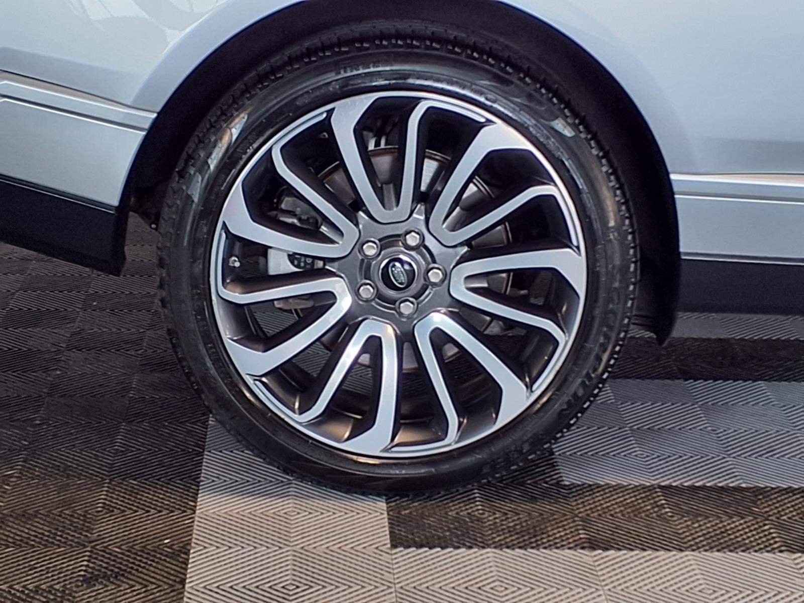 2018 Land Rover Range Rover HSE - Indus Silver Metallic exterior view 10