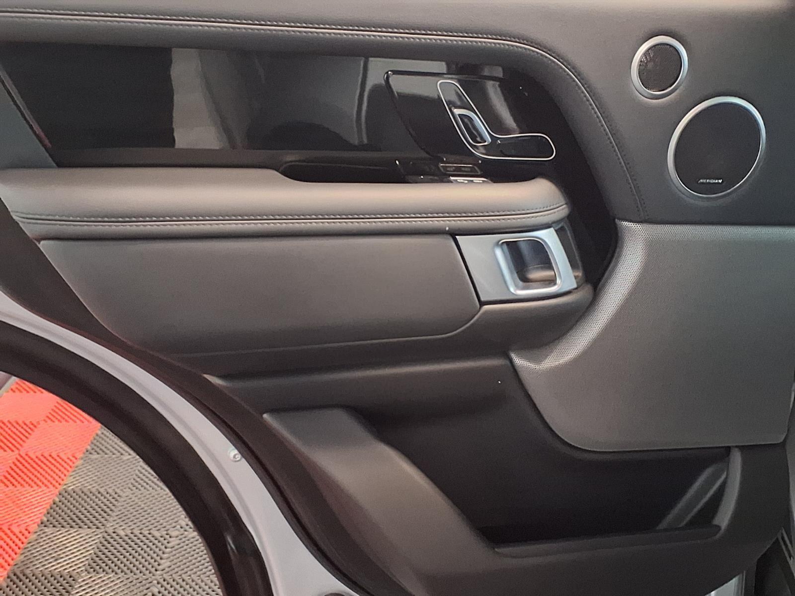 2018 Land Rover Range Rover HSE - Indus Silver Metallic exterior view 15