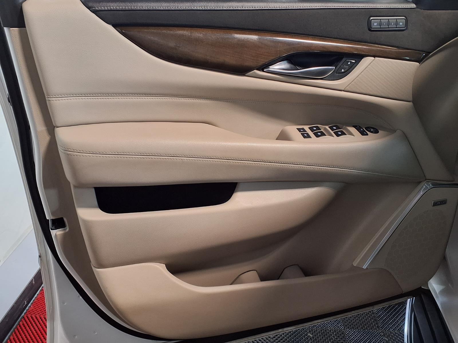 2020 Cadillac Escalade ESV Luxury - Crystal White Tricoat exterior view 17