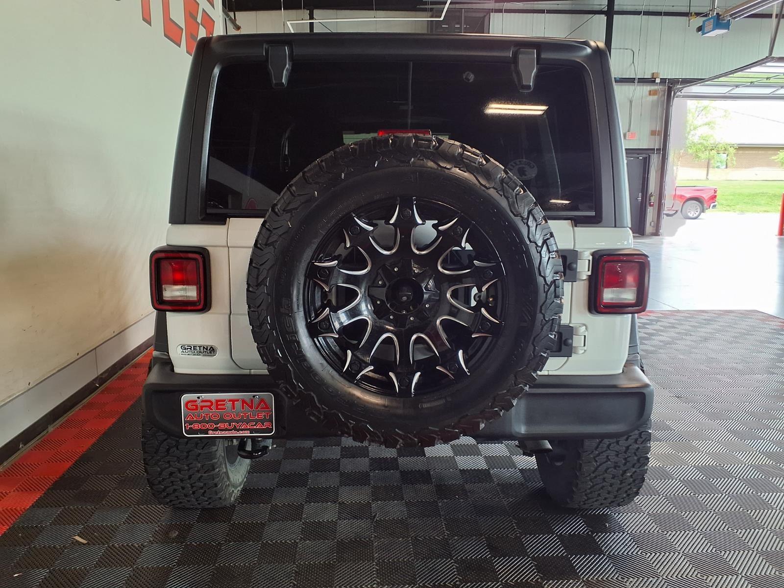 2018 Jeep Wrangler Unlimited Rubicon - Bright White Clearcoat exterior view 6
