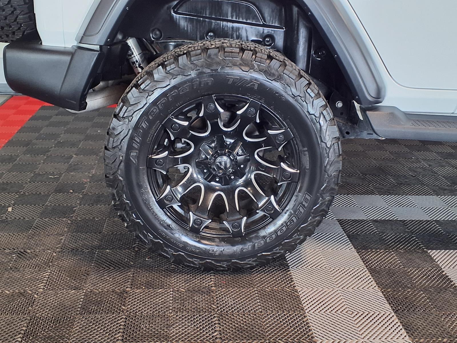 2018 Jeep Wrangler Unlimited Rubicon - Bright White Clearcoat exterior view 9