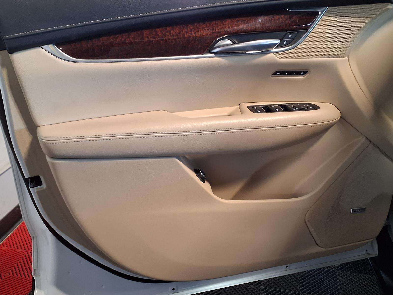2019 Cadillac XT5 Luxury AWD - Crystal White Tricoat exterior view 18