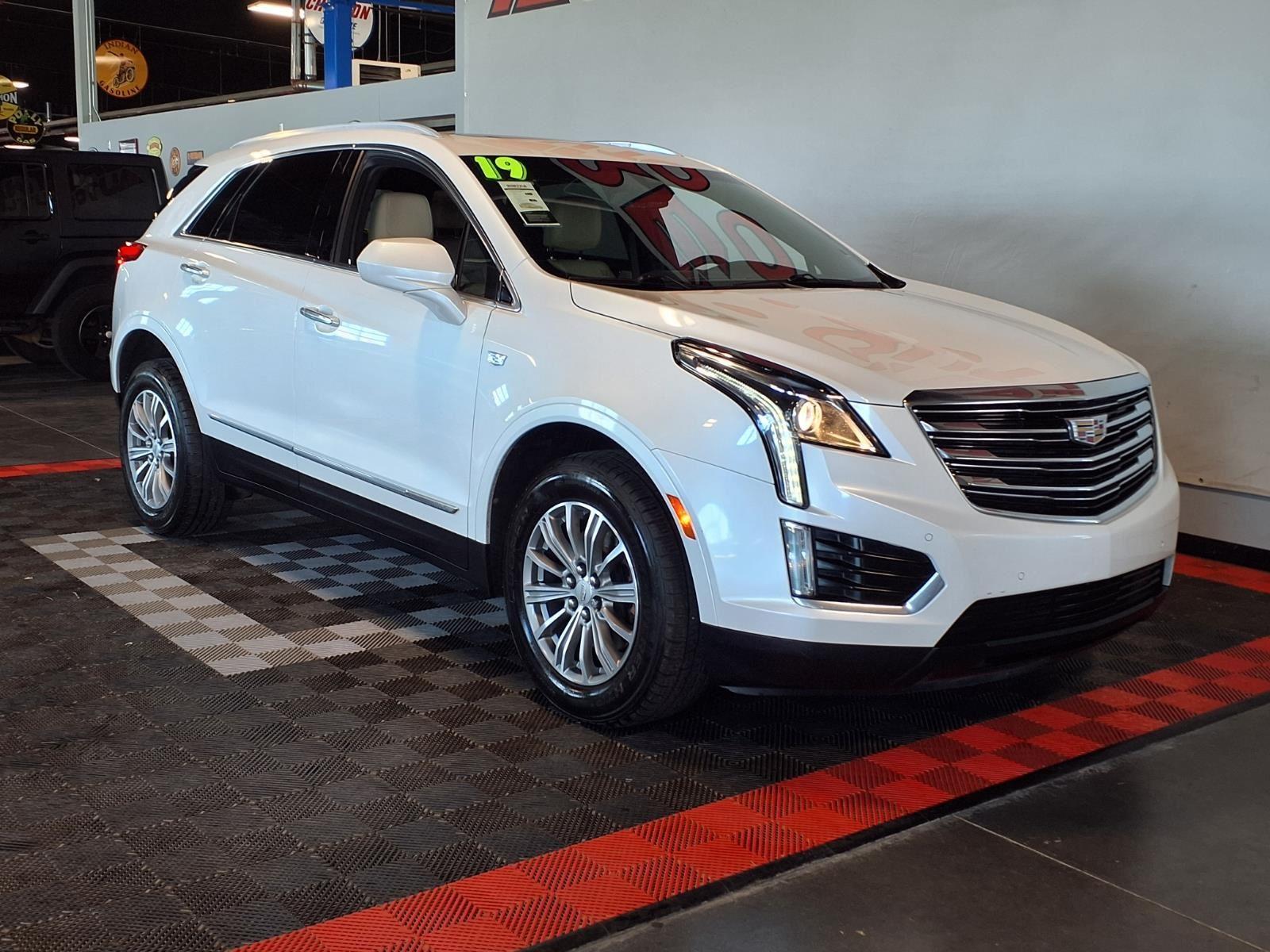 2019 Cadillac XT5 Luxury AWD - Crystal White Tricoat exterior view 2