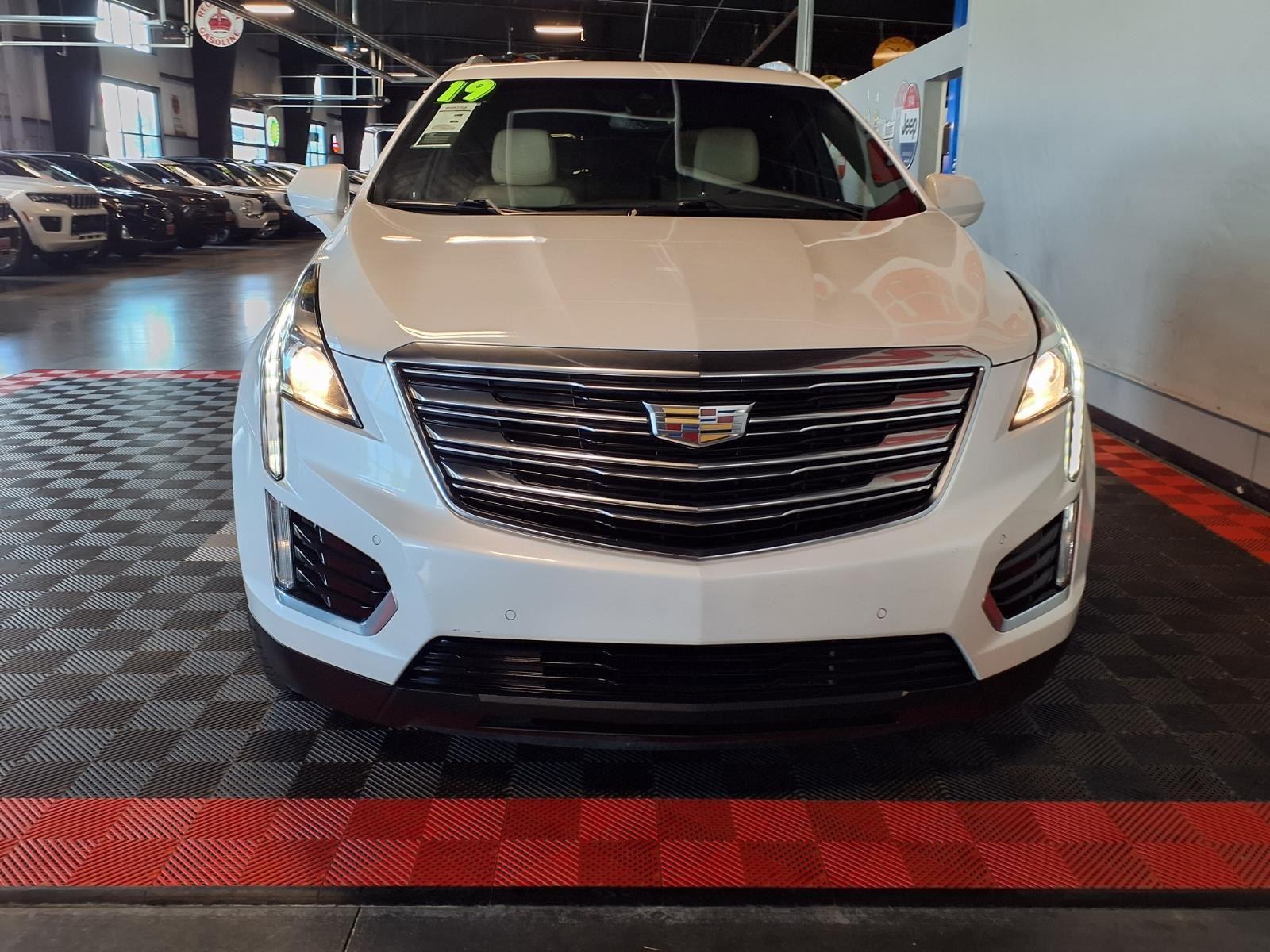 2019 Cadillac XT5 Luxury AWD - Crystal White Tricoat exterior view 3