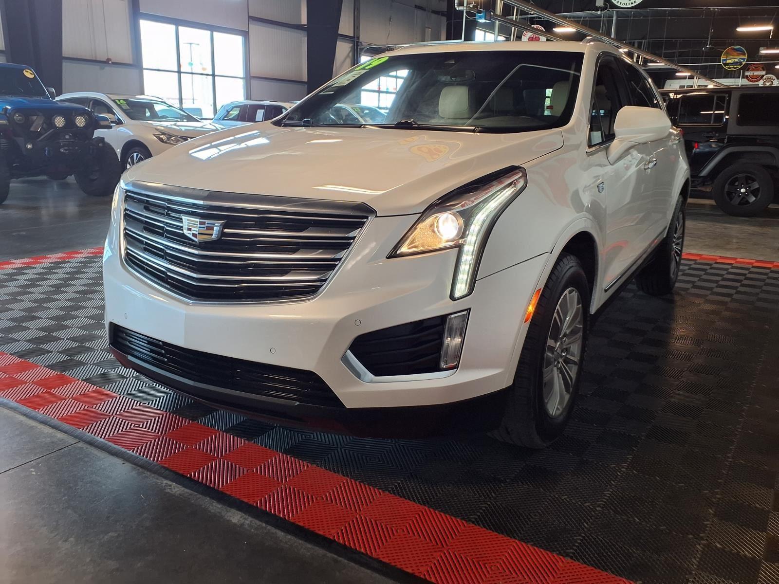 2019 Cadillac XT5 Luxury AWD - Crystal White Tricoat exterior view 4
