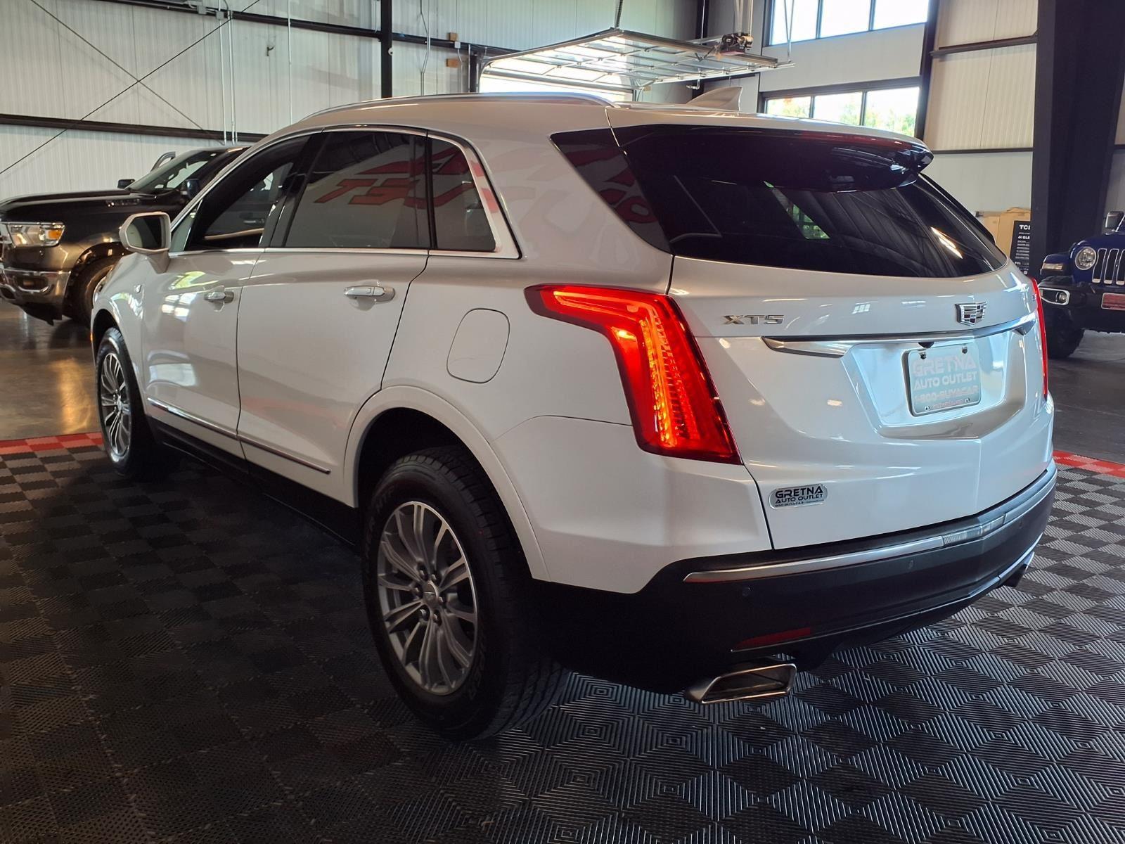 2019 Cadillac XT5 Luxury AWD - Crystal White Tricoat exterior view 5