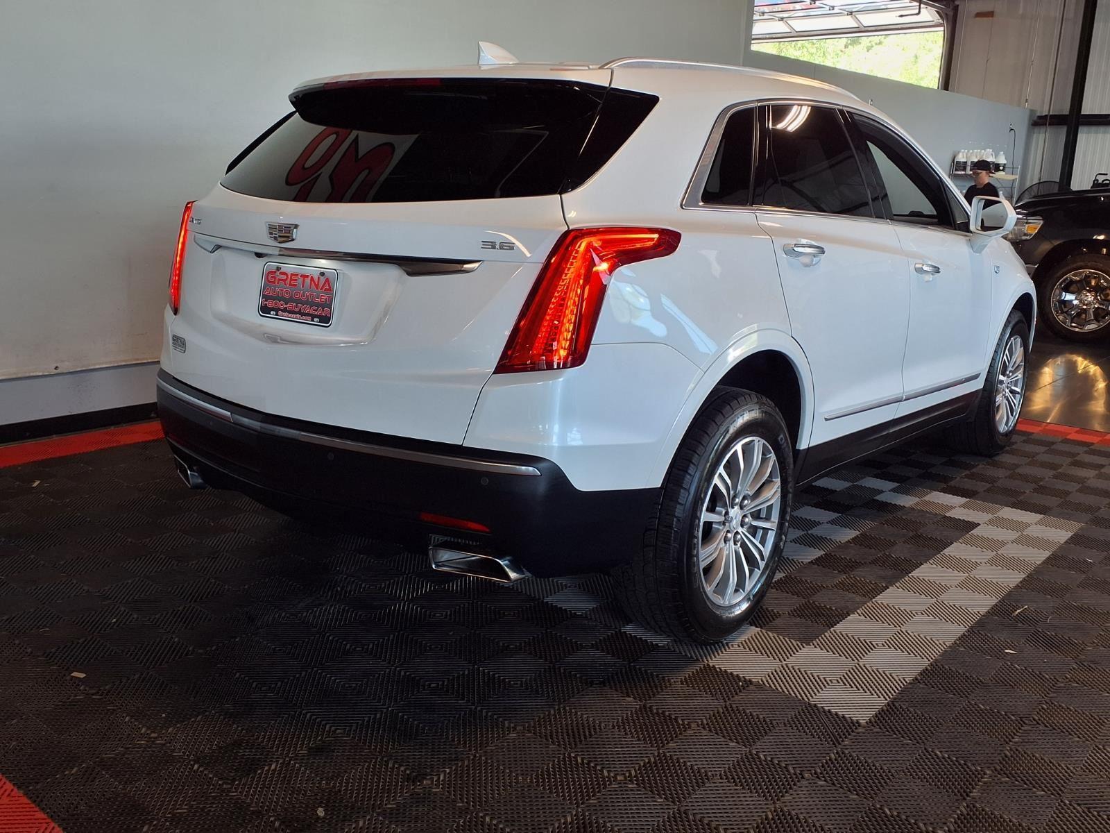 2019 Cadillac XT5 Luxury AWD - Crystal White Tricoat exterior view 9