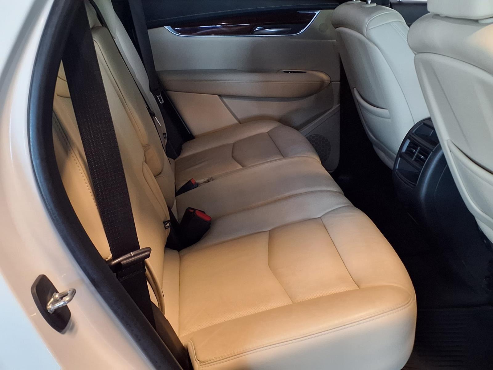 2019 Cadillac XT5 Luxury AWD - Crystal White Tricoat exterior view 12
