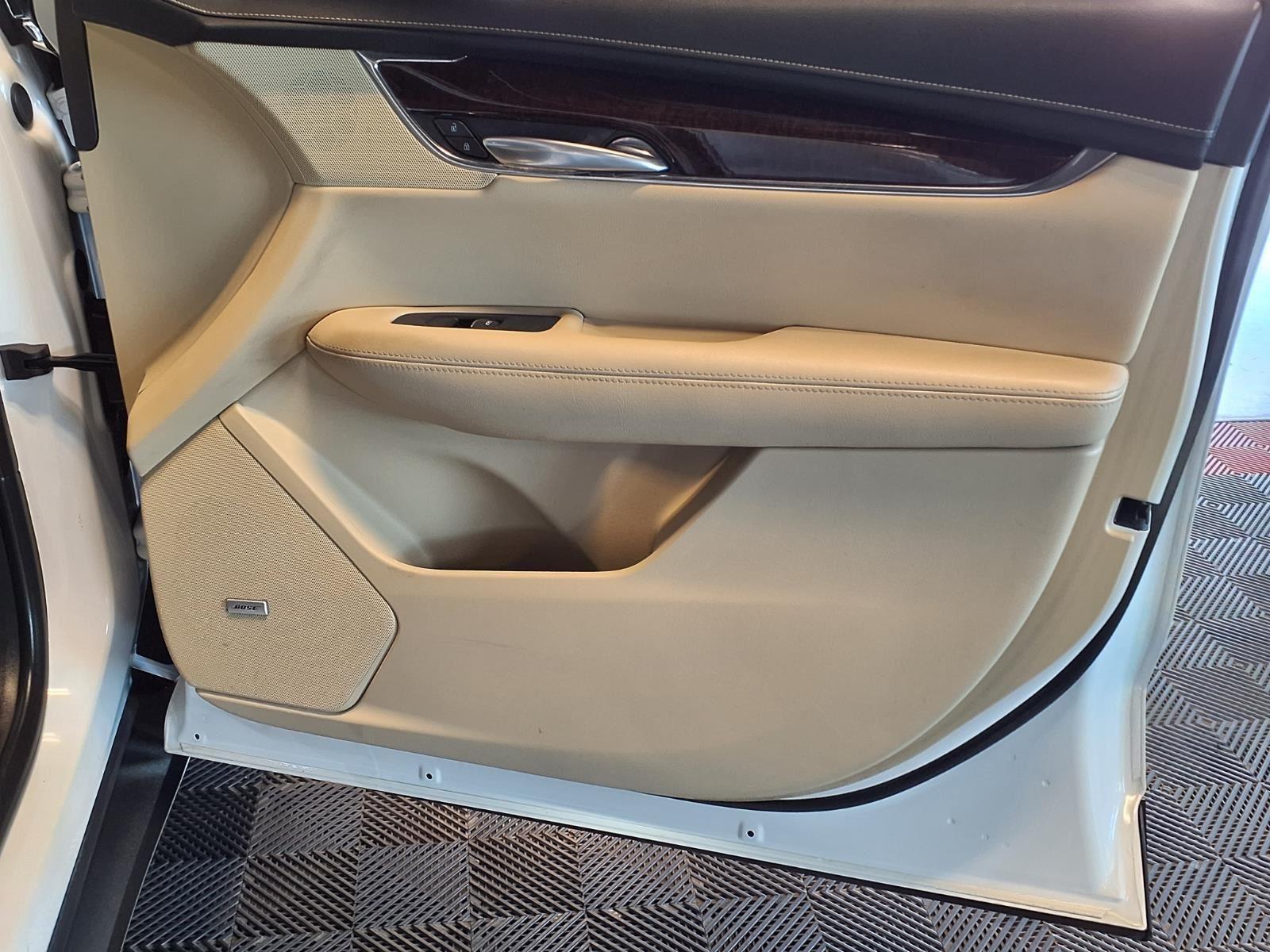 2019 Cadillac XT5 Luxury AWD - Crystal White Tricoat exterior view 13