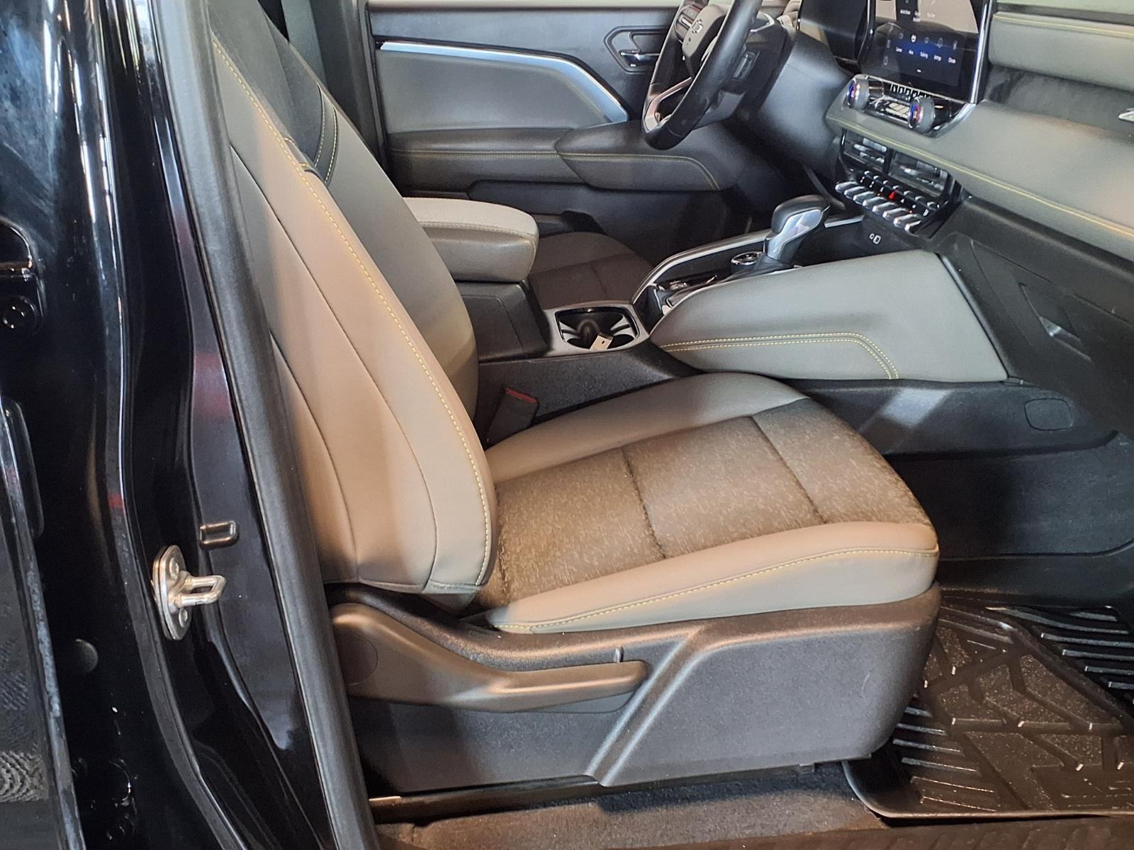 2024 Chevrolet Colorado 4WD ZR2 - Black exterior view 12