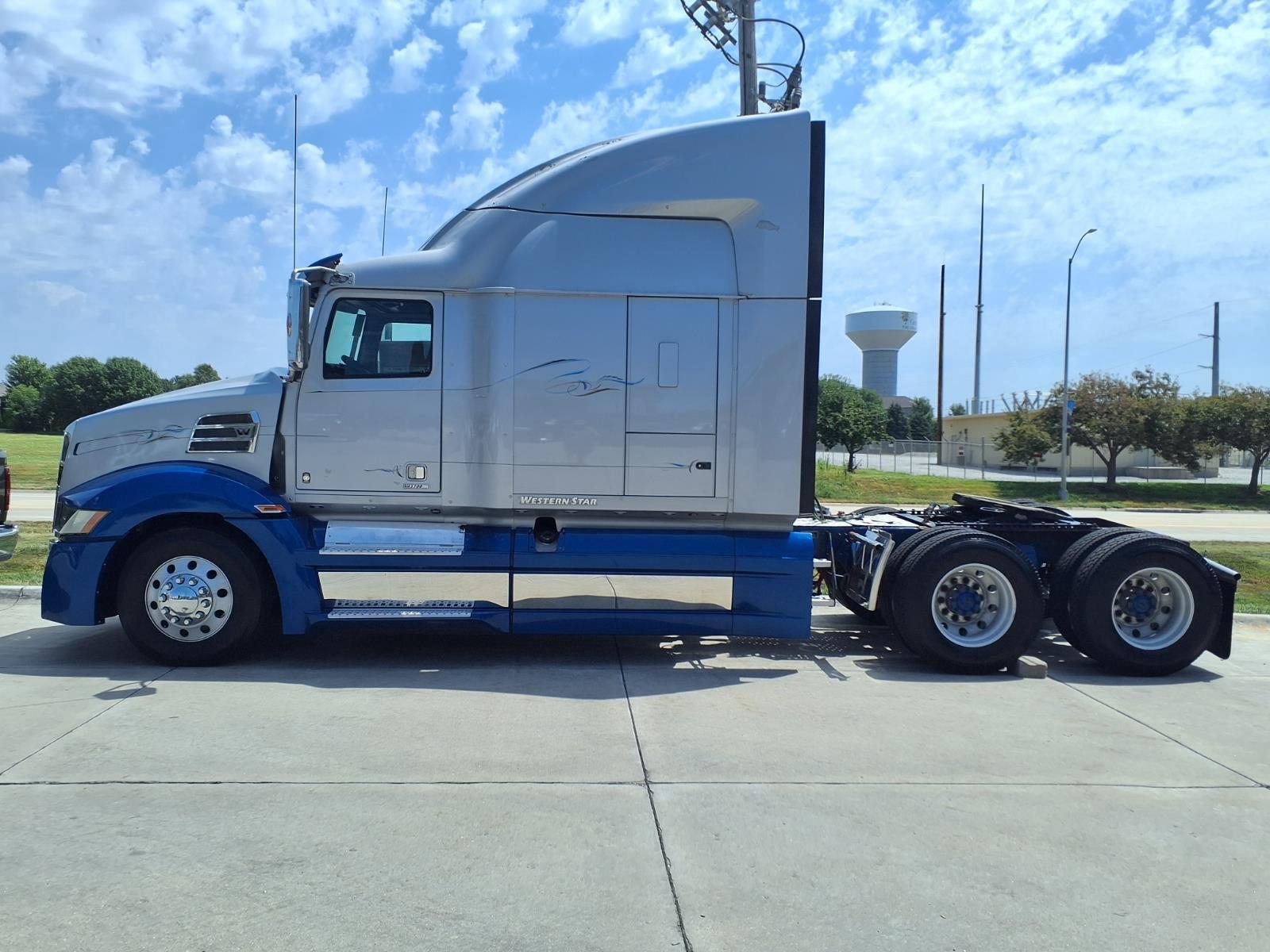 WESTERN STAR AUTO CAR 5700 XE